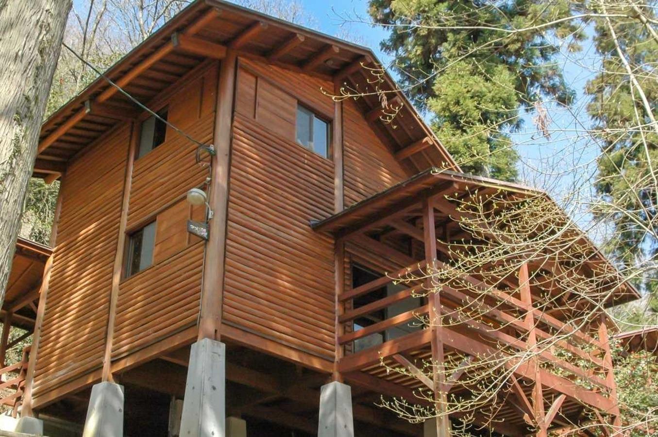 静かな山間いに建つログハウス調コテージ（定員6名様）
