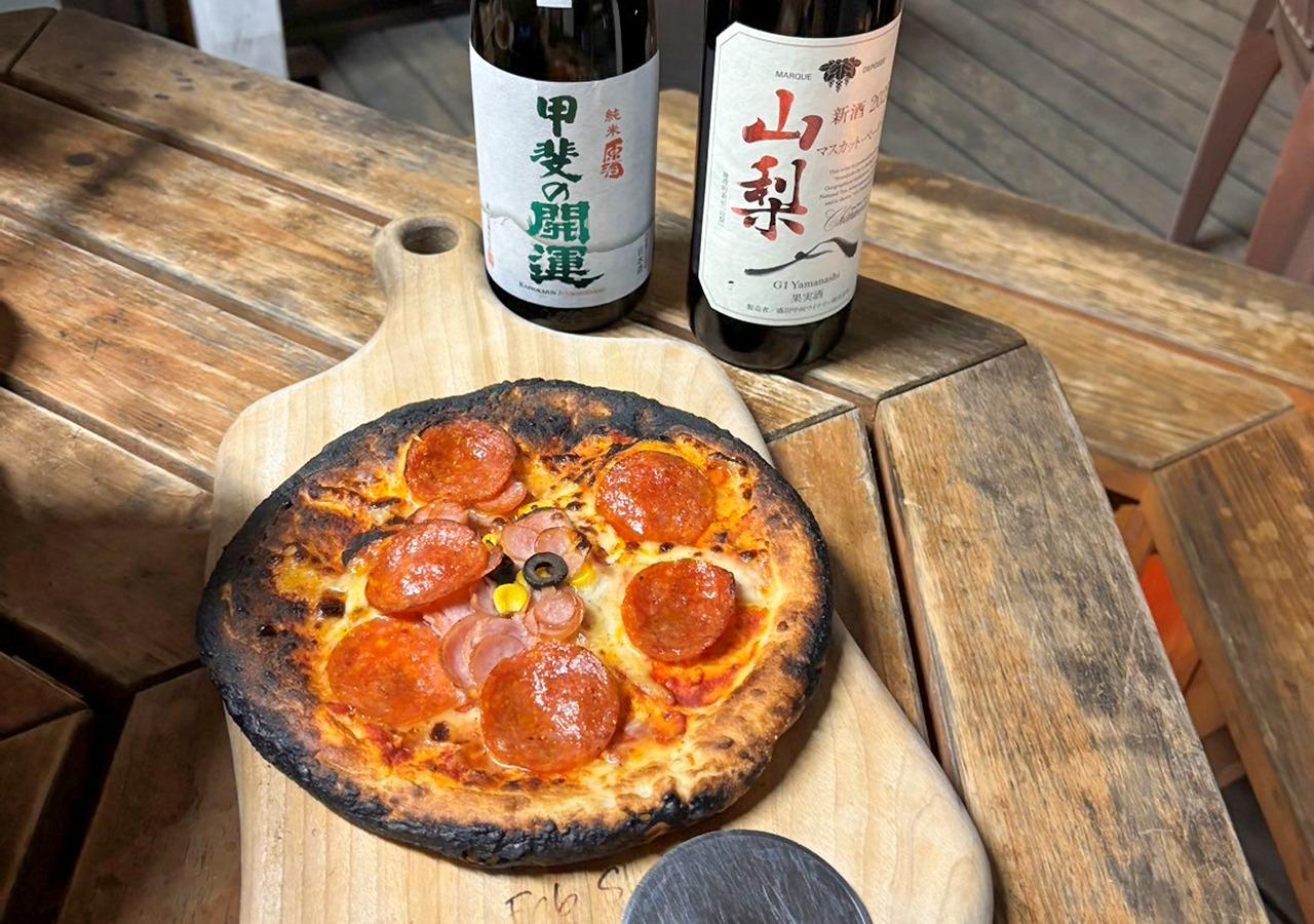 ・【ピザ】甲州産ワインや日本酒と香ばしい石窯ピザ。ちょっと贅沢な大人の休日を