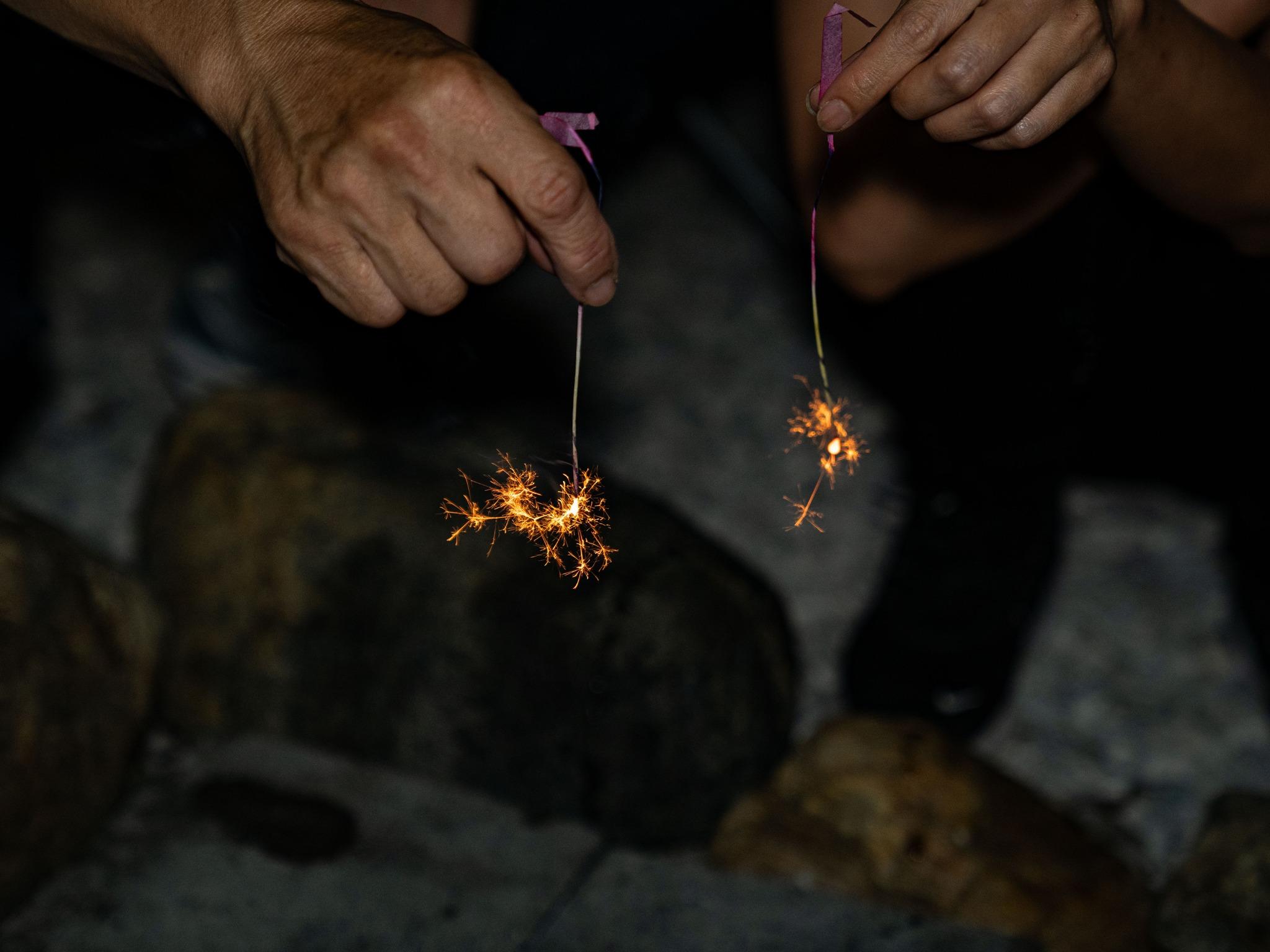手持ち花火であればご利用可能です。※音の小さい手持ち花火、かつ19時までのご利用でお願いしております。