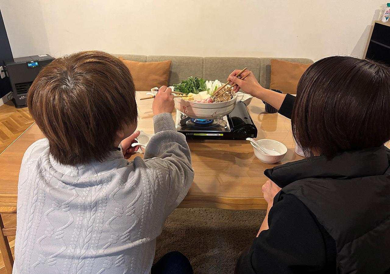 ・【鍋/室内】地元産や旬の食材を使った鍋をお部屋で堪能。気取らず楽しむおいしい時間