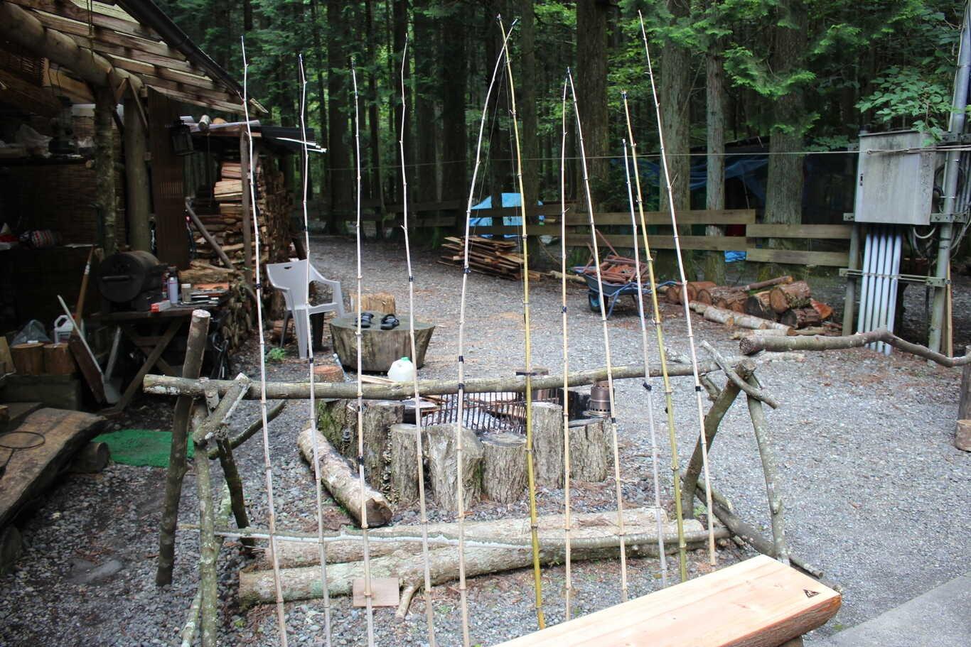 釣り竿は1人500円でレンタル（餌付き）　釣れたら買取で300円/1匹となります。