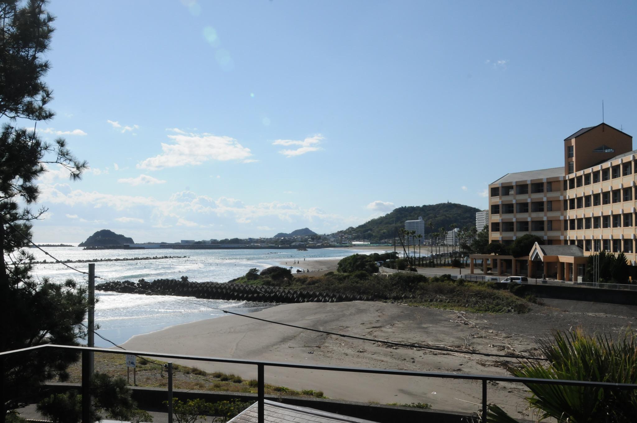 テラスからの景色　海が一望　真横に川も有る