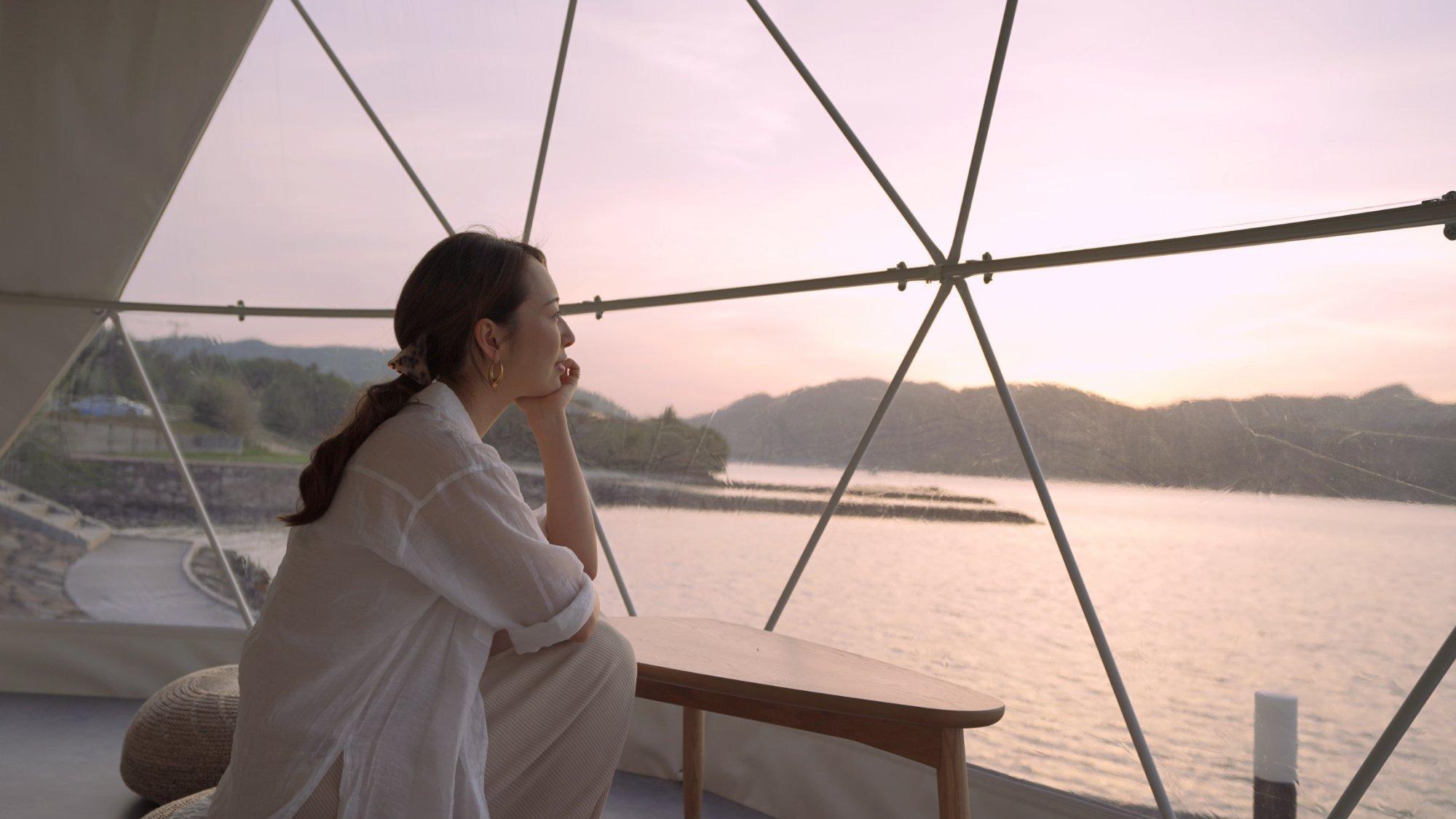 ゆったりと静かに夕暮れを見守る。