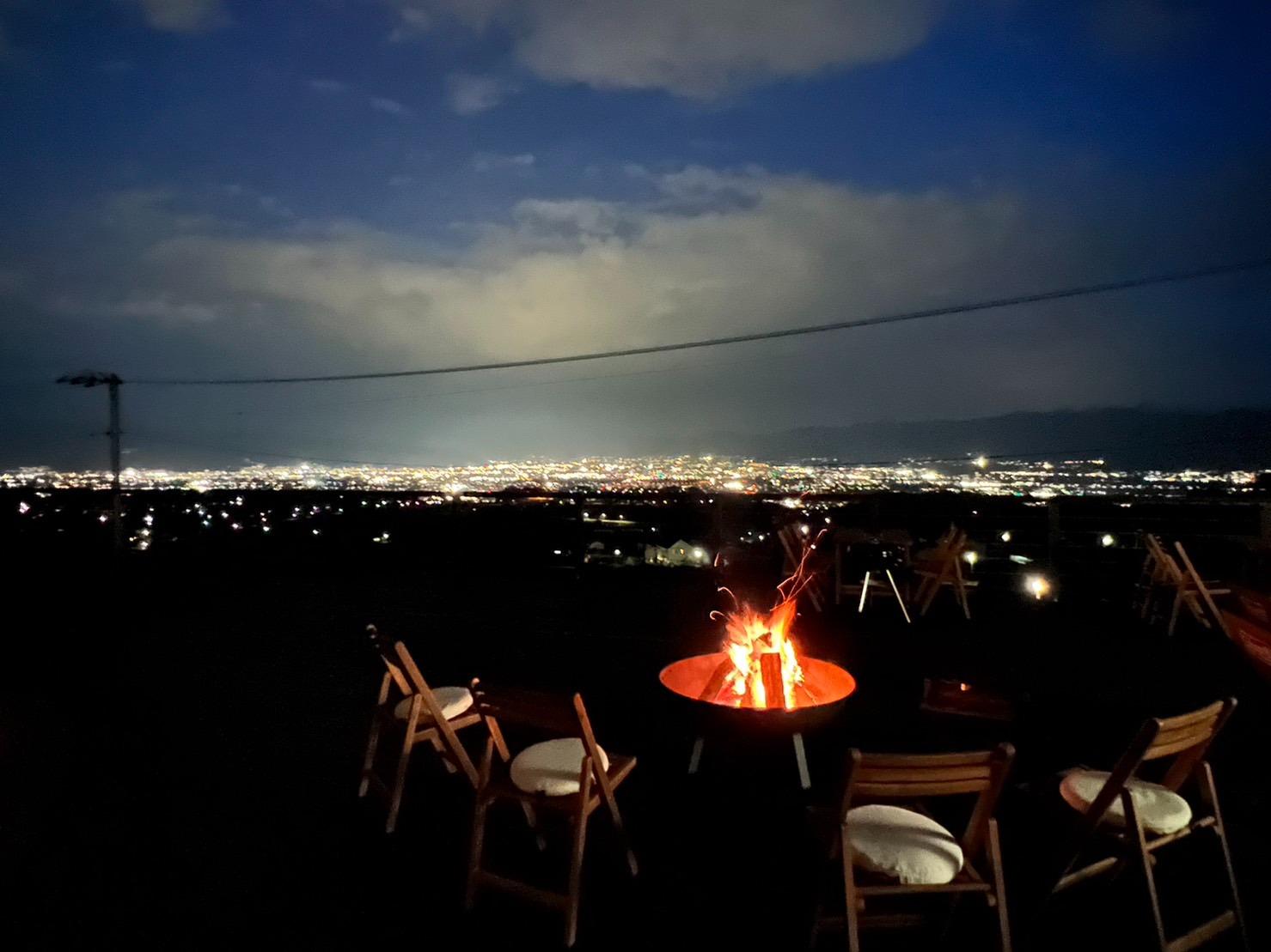 共用部からみる夜景甲府盆地の夜景です