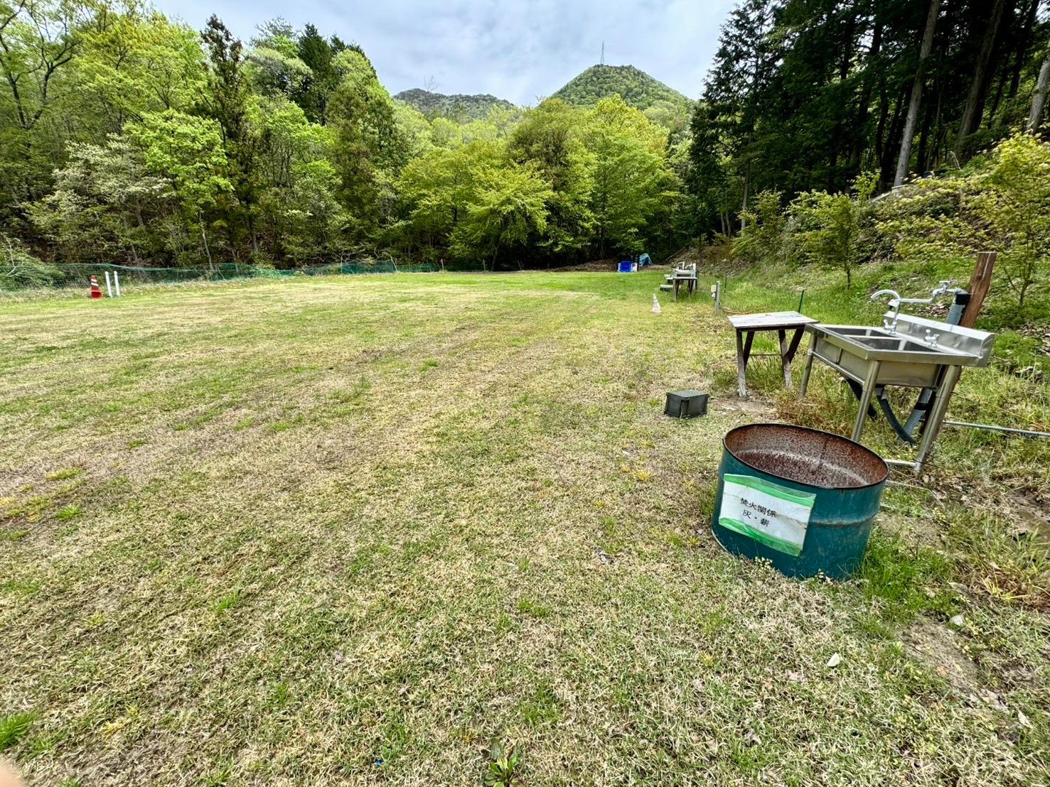 ゴミ、灰捨て場