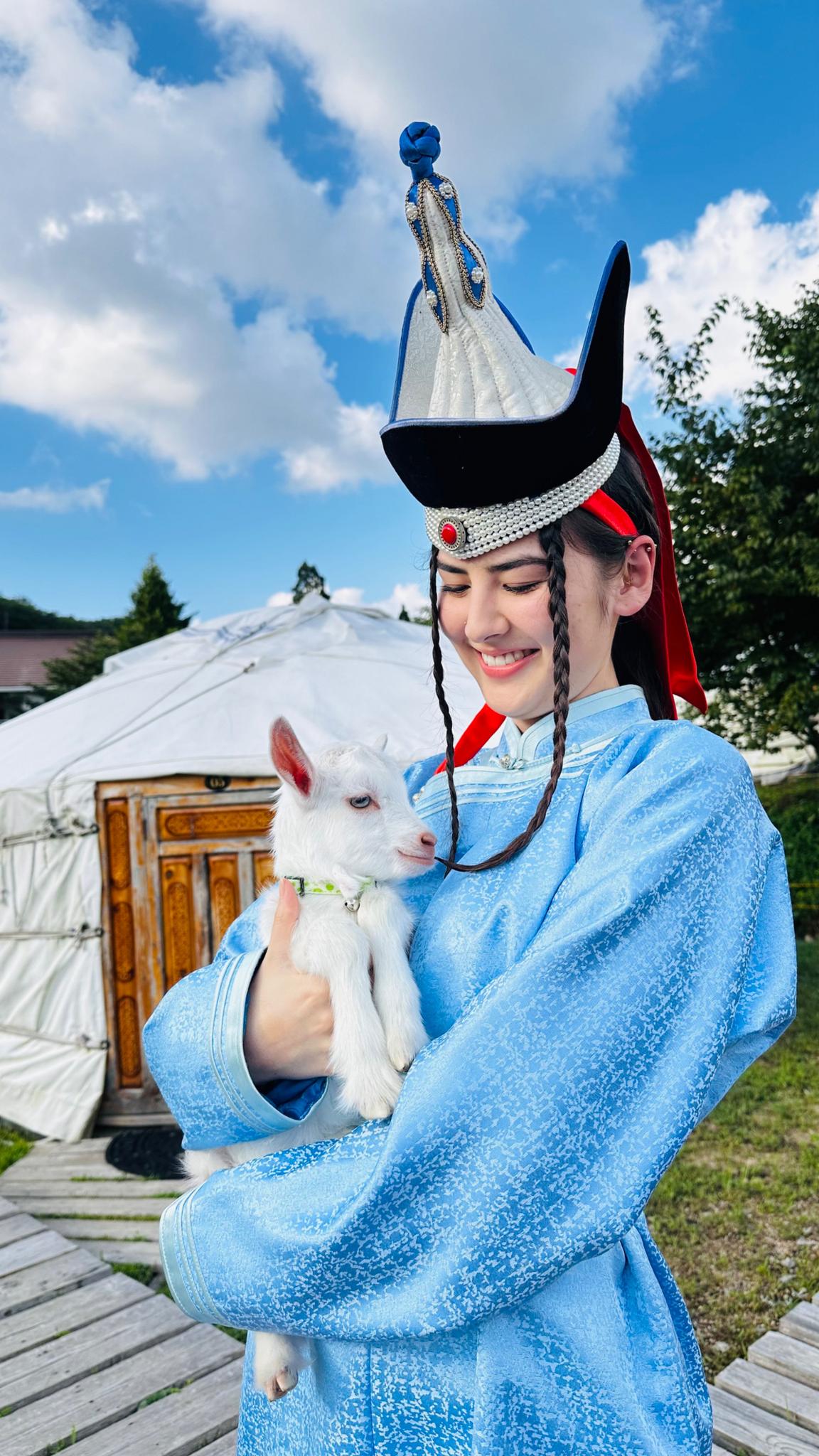 美人とハンサムな仔山羊