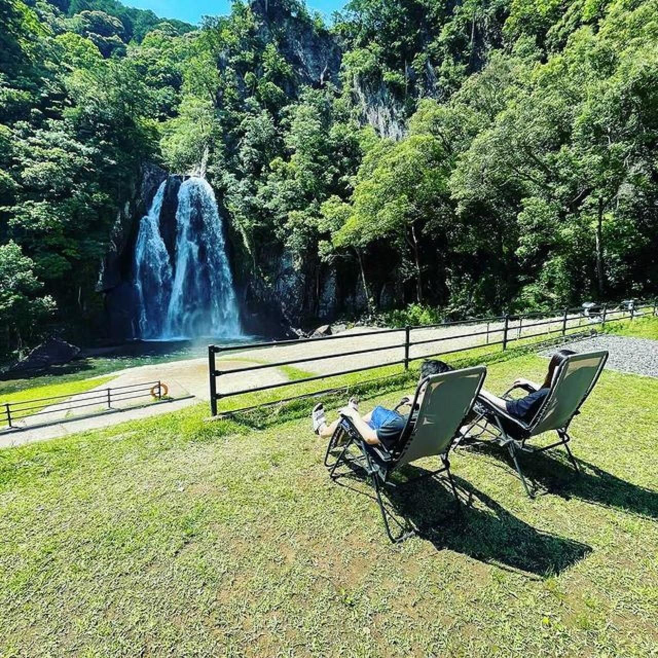 滝を眺めながらの外気浴は最高！