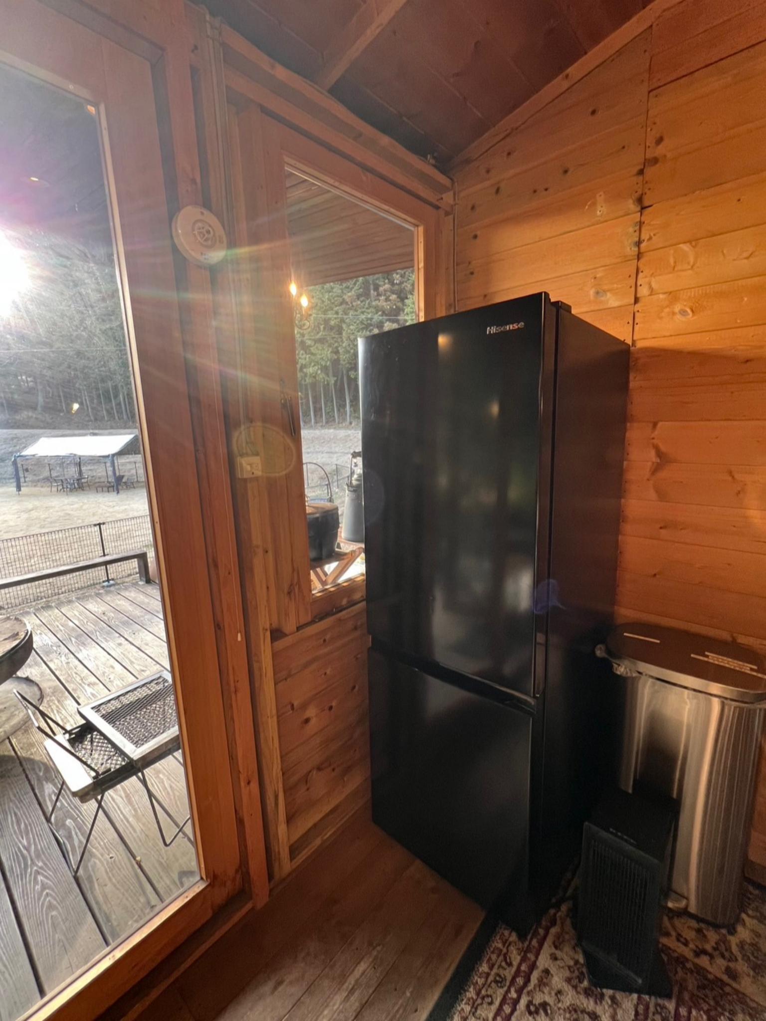 175ℓ冷蔵庫（下段冷凍室）、ゴミ箱（ペットボトル／ビンと缶）