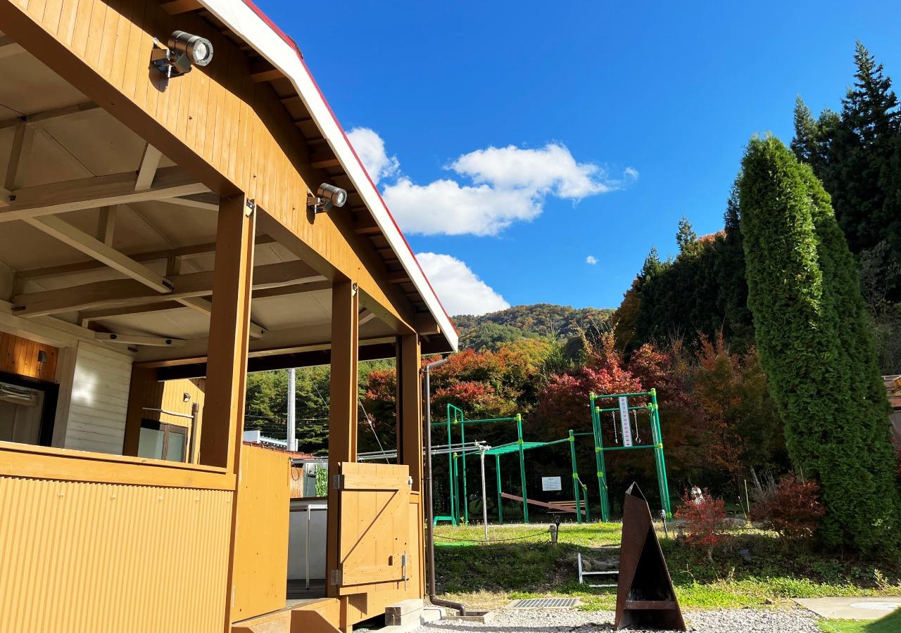 ・【ヴィラ】秋には紅葉も楽しめます。自然あふれる場所でのんびり過ごせます。