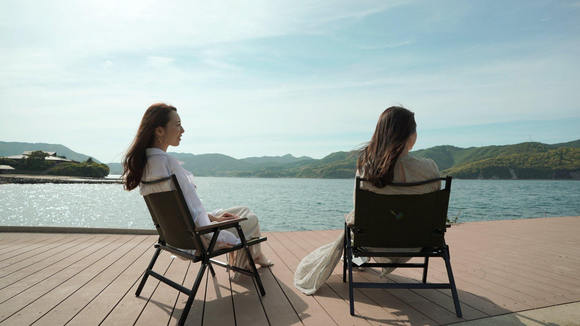 波音をBGMに、読書やうたた寝を。気の向くままに過ごす時間。