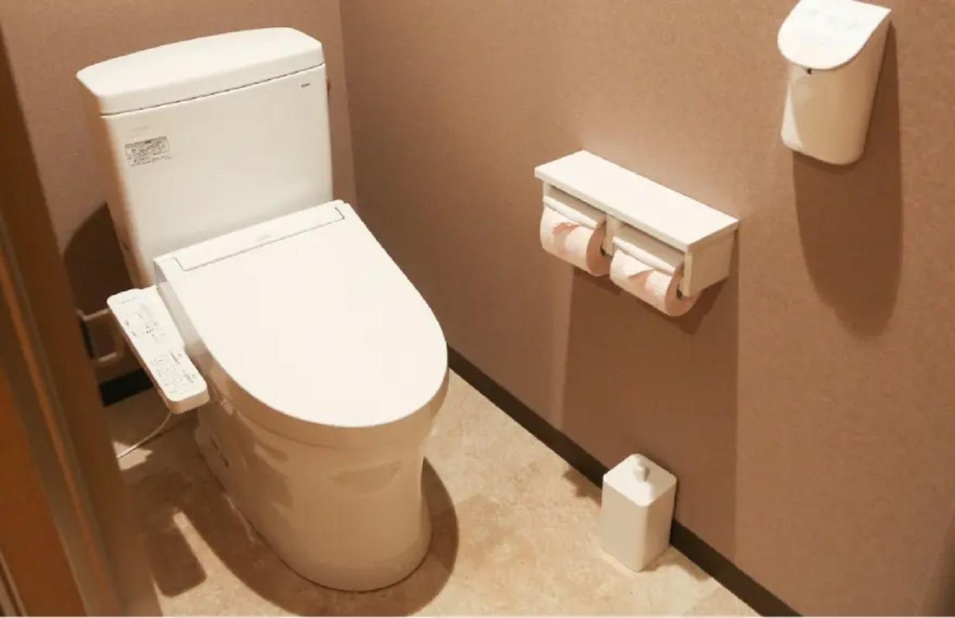 トイレ‐ルポの森館内のトイレを使用します。