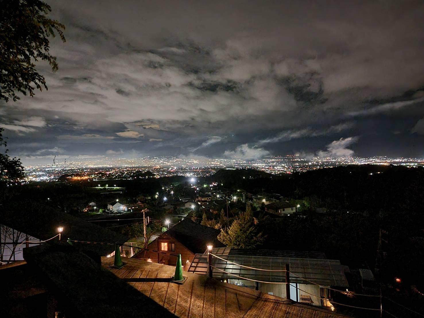 施設からの夜景と星空を楽しめます