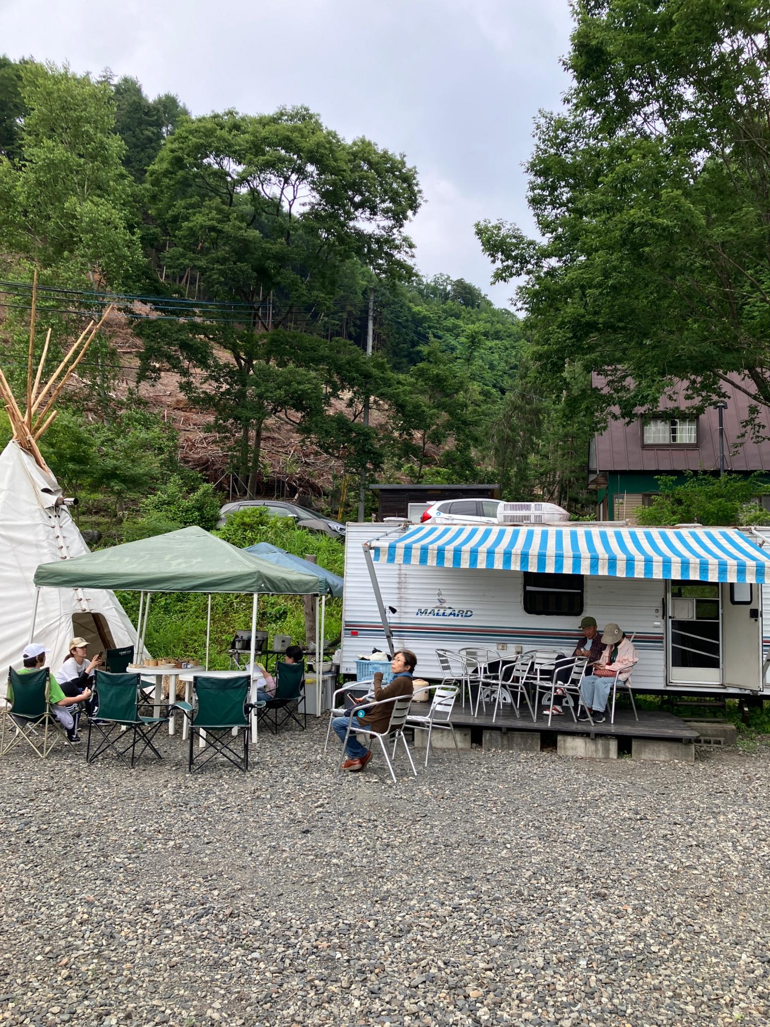 天気の変化はタープで対応します。