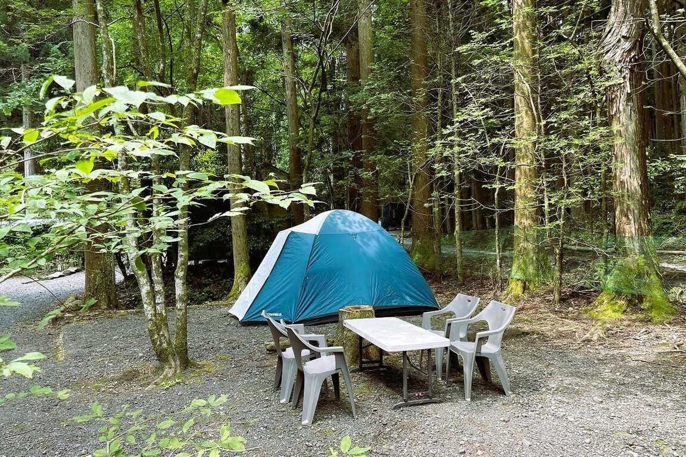 常設テントプランにはイスとテーブルが付きます。