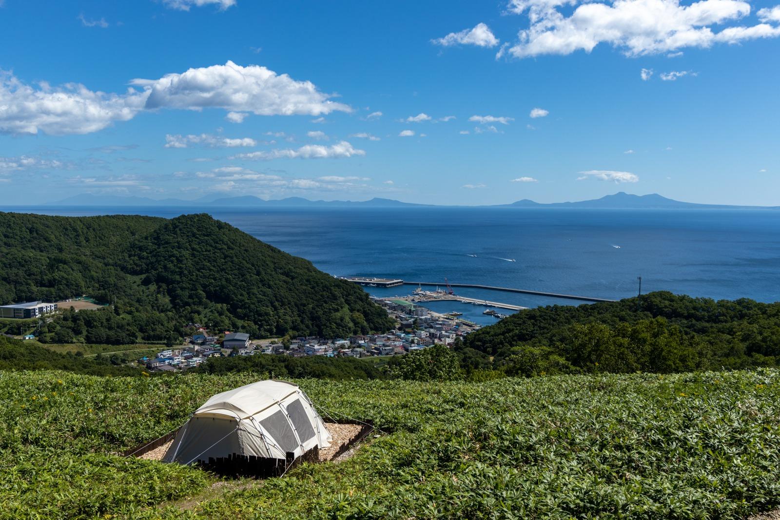 国後島を望むテントサイト。