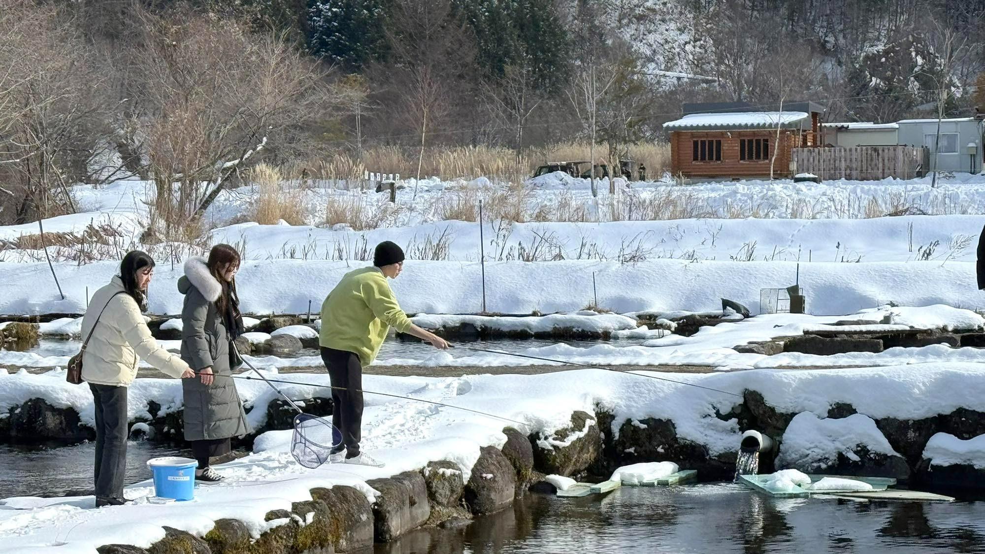 ・【釣り堀】釣り竿やバケツ・エサ等はご用意しておりますので、手ぶらで気軽に遊べます