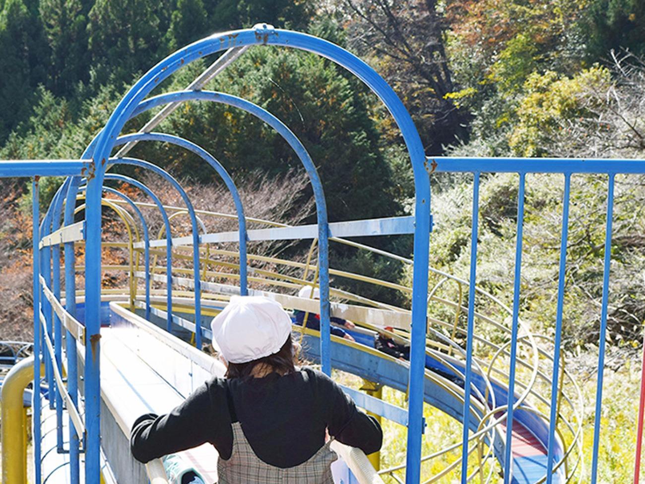 わんぱく公園　滑り台（那智の滝より長いローラー滑り台が2本）