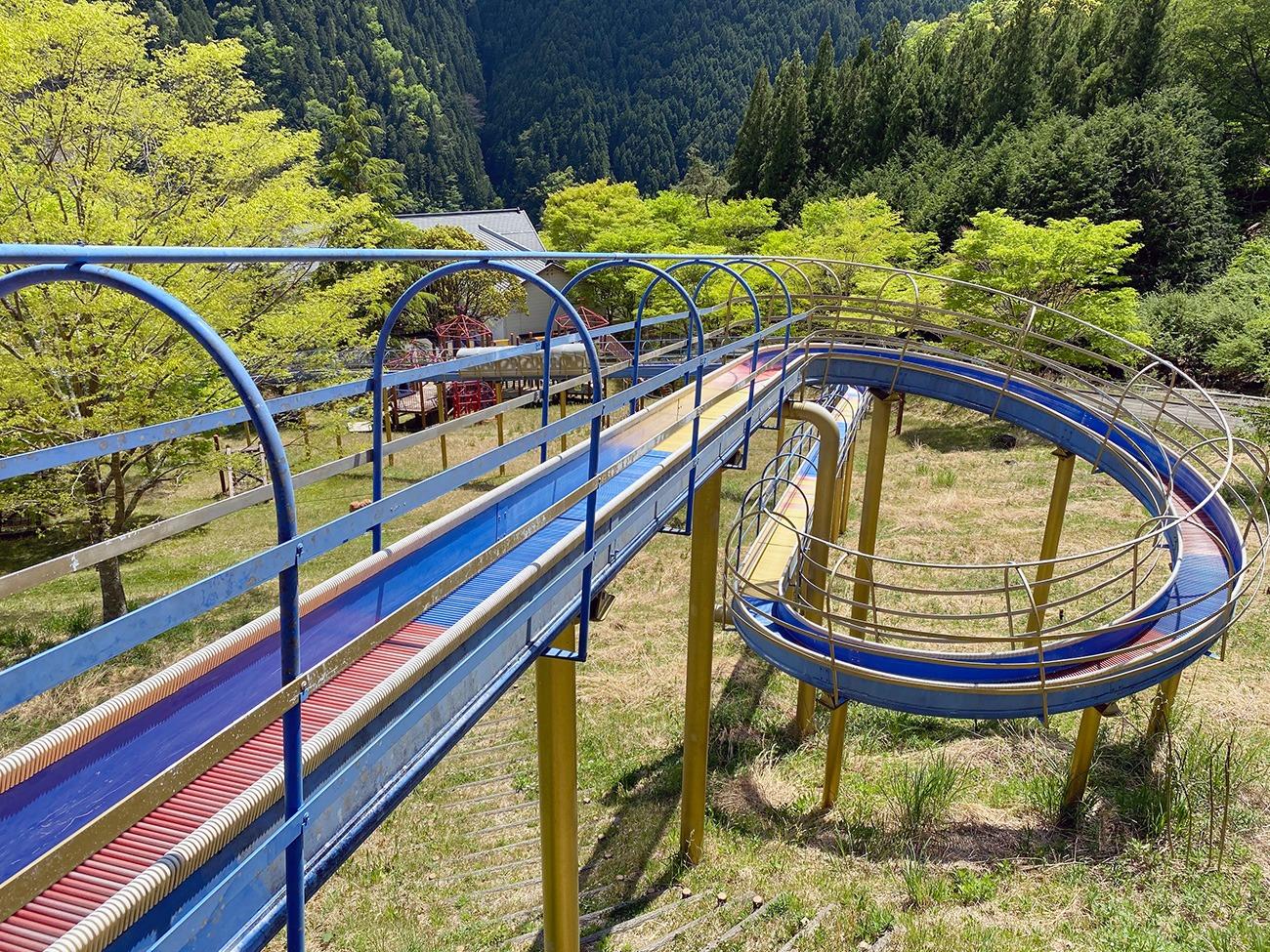 わんぱく公園　滑り台（那智の滝より長いローラー滑り台が2本）