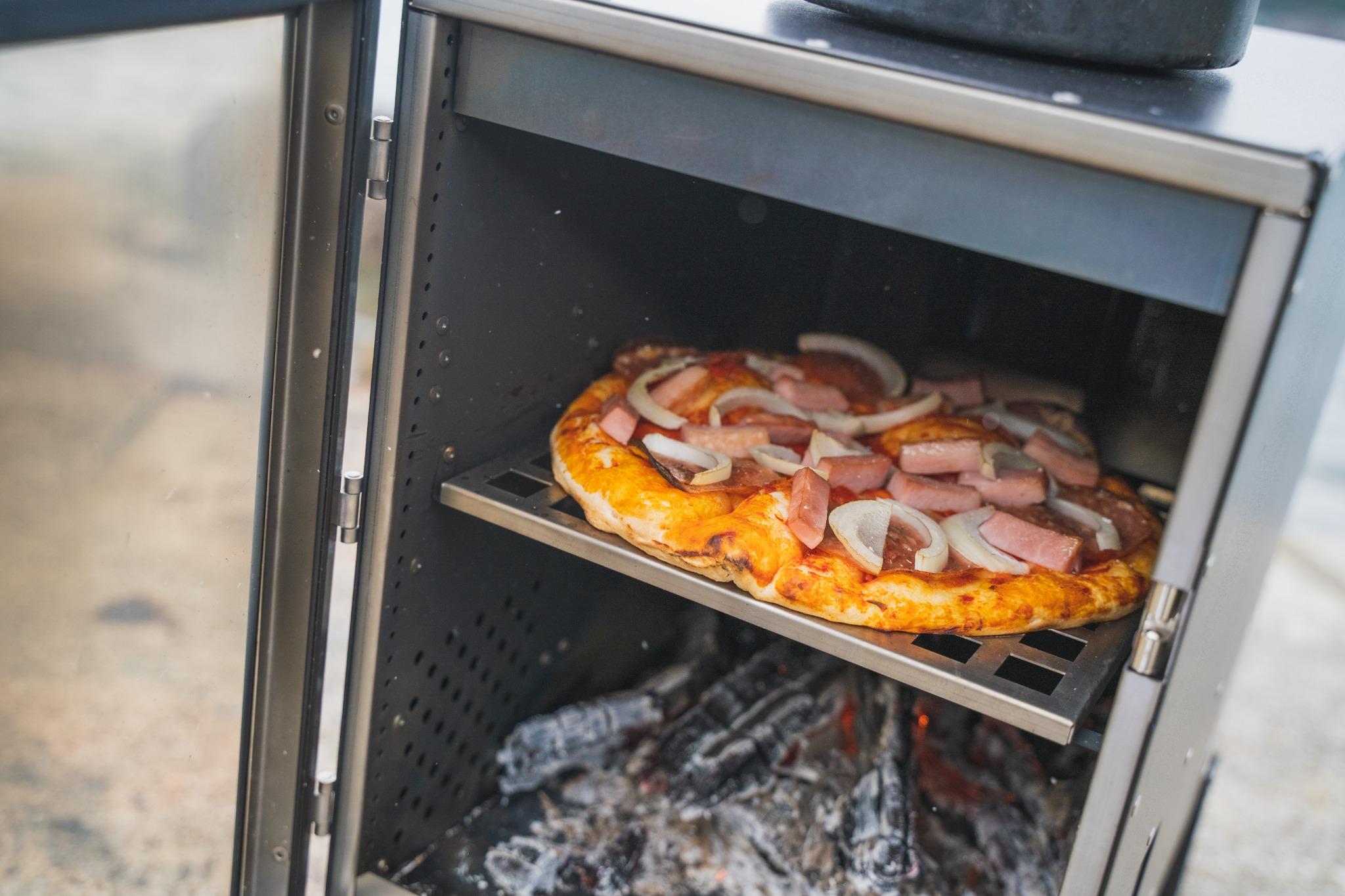 ピザ釜で焼く、みんなで作るピザ！美味しいに決まってる