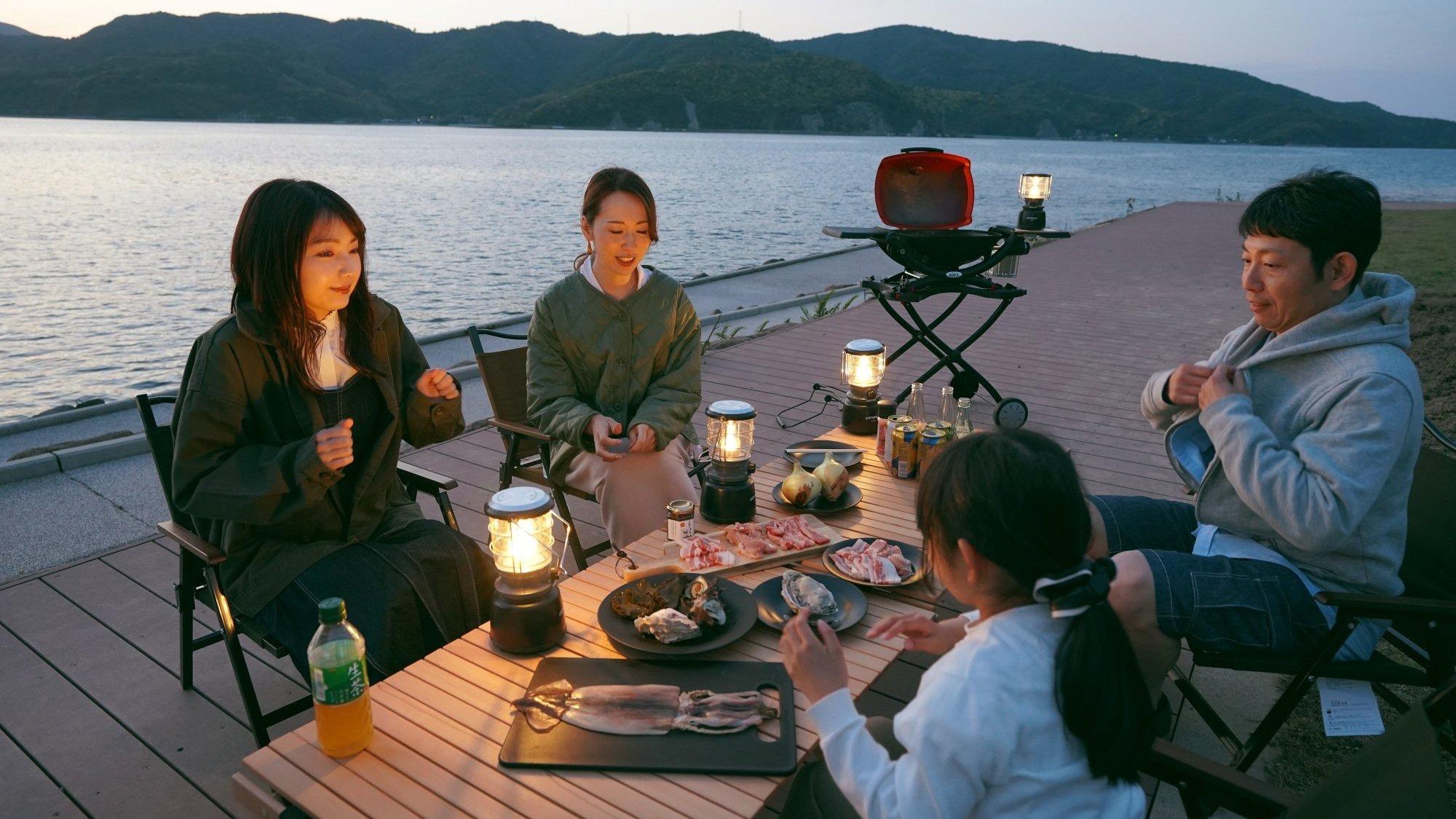 テーブルに並ぶのは、島の豊かな恵み。