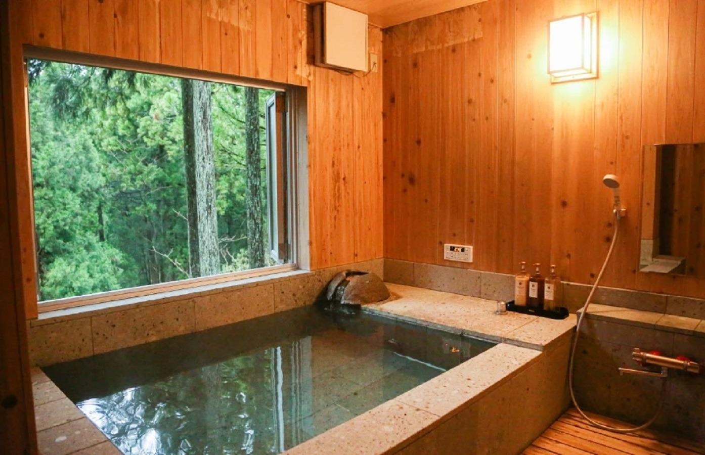 貸切風呂（有料）（要予約）‐ルポの森の貸切風呂「紫水」をご利用ください。