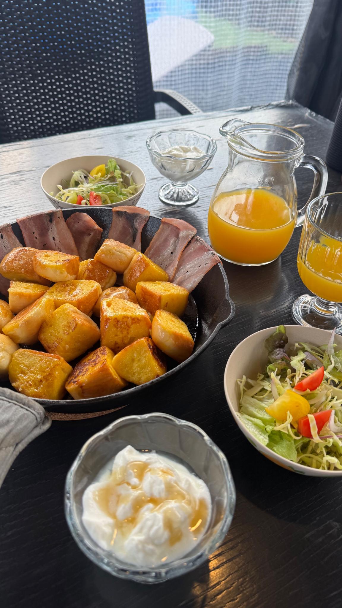 オプションの朝食（採れたて卵を使ったフレンチトースト）
