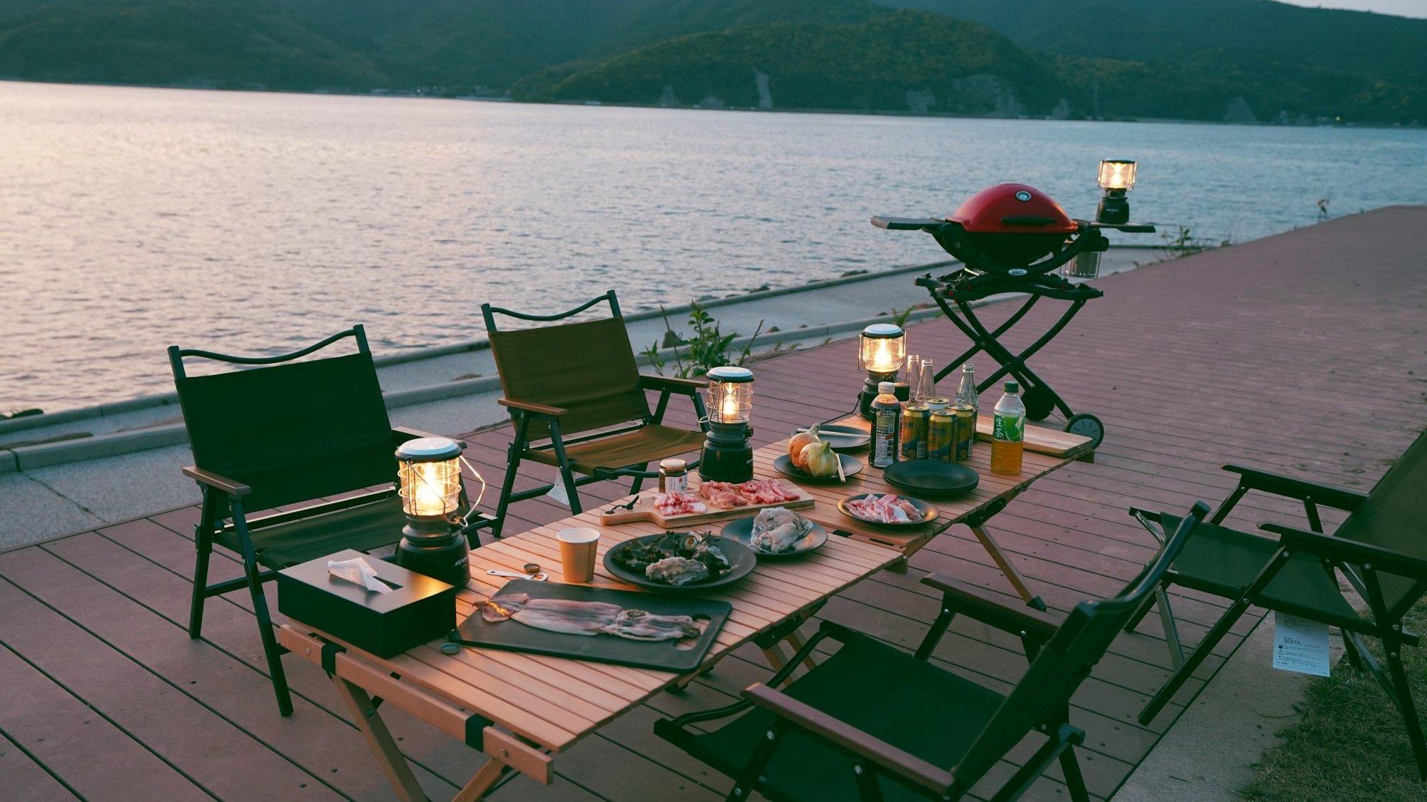 開放的なテラスで楽しむ、手ぶらBBQ。食材付きプランも用意。