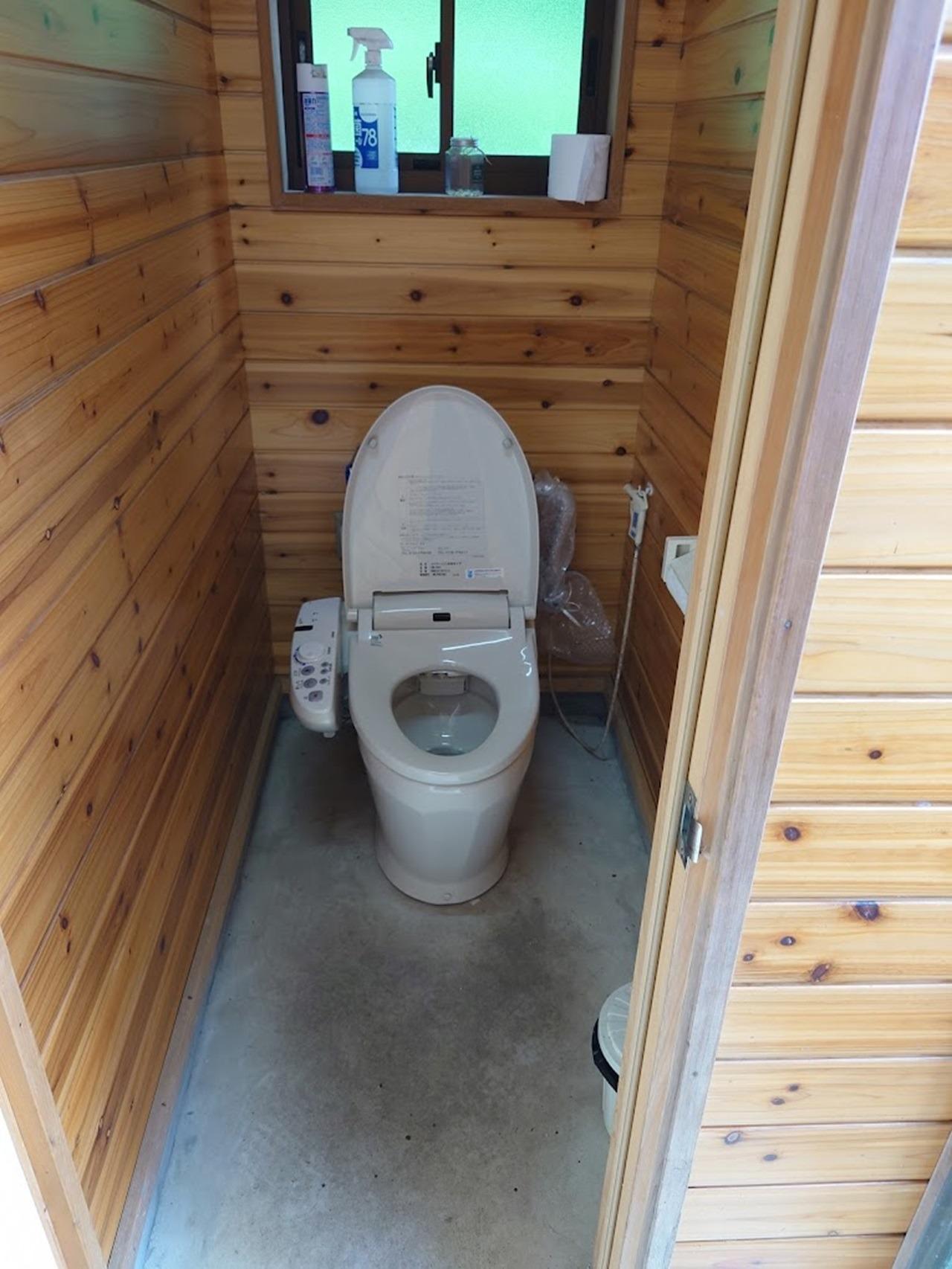 男女とも洋式便器
