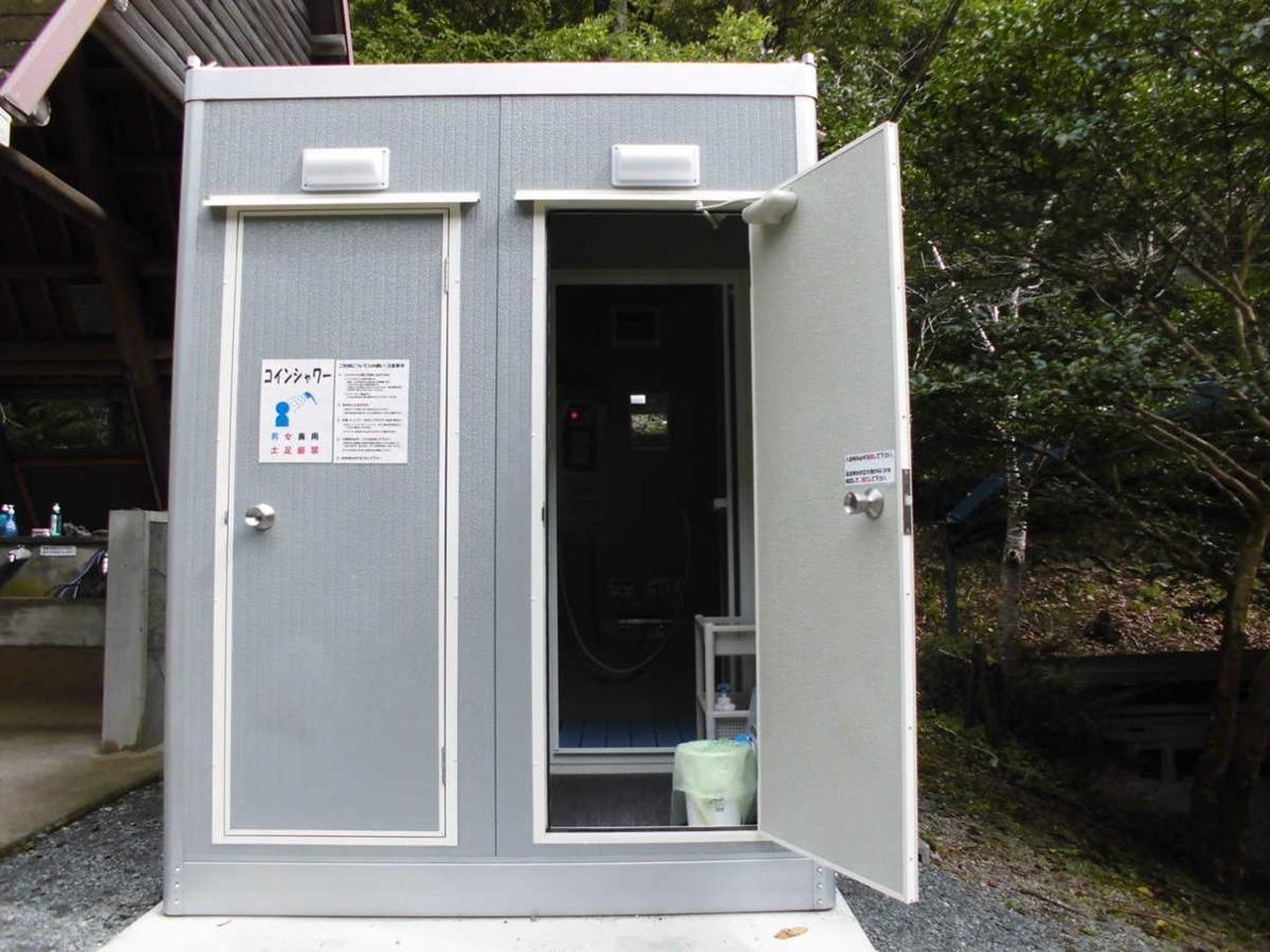 コインシャワー　3分100円※冬季は使用できません。