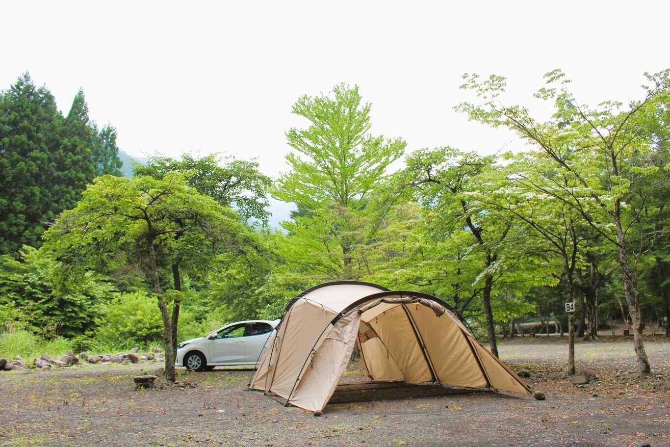 広々AC付きオートキャンプサイトの例：94-95,72サイト