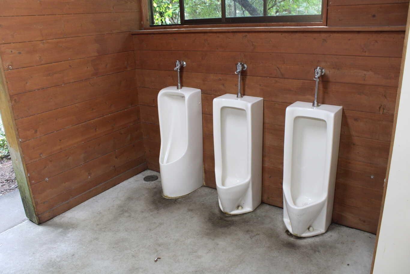 男性用トイレ