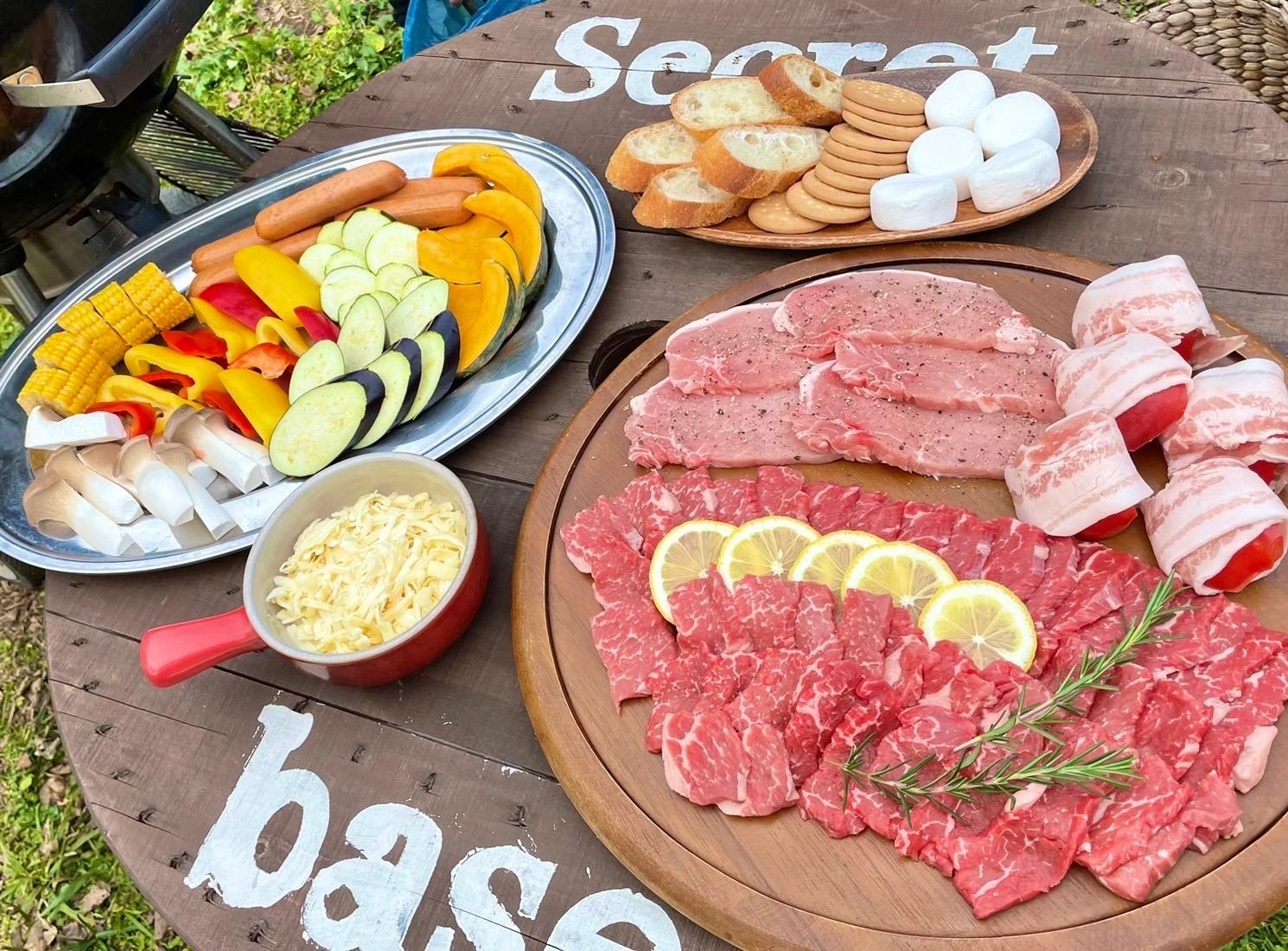 オプションのBBQセットはお肉や野菜など