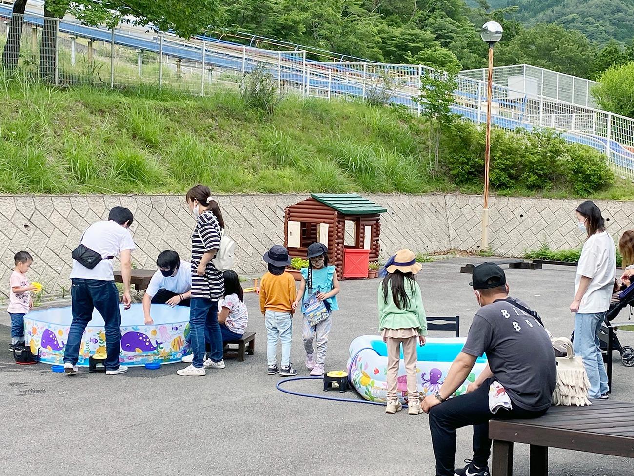 本館前のキッズ遊具スペース（無料）