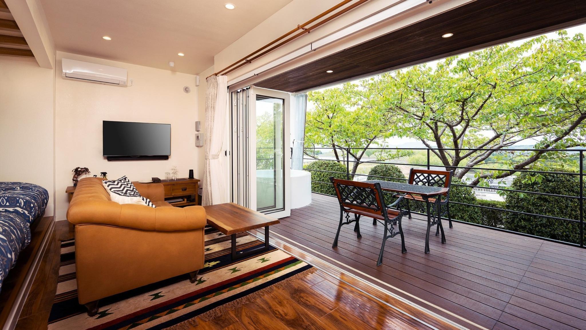 スイートヴィラ（リビング・デッキ）