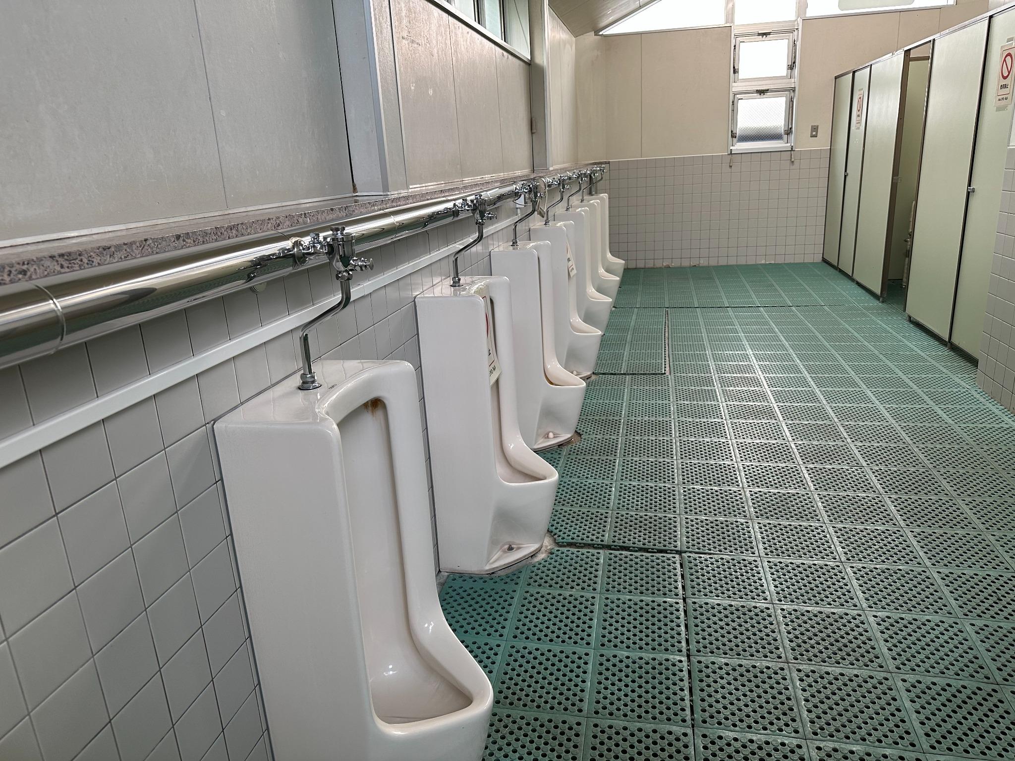 ■男性用御手洗　ウォッシュレット付き、便座ヒーター付き、水洗トイレです。