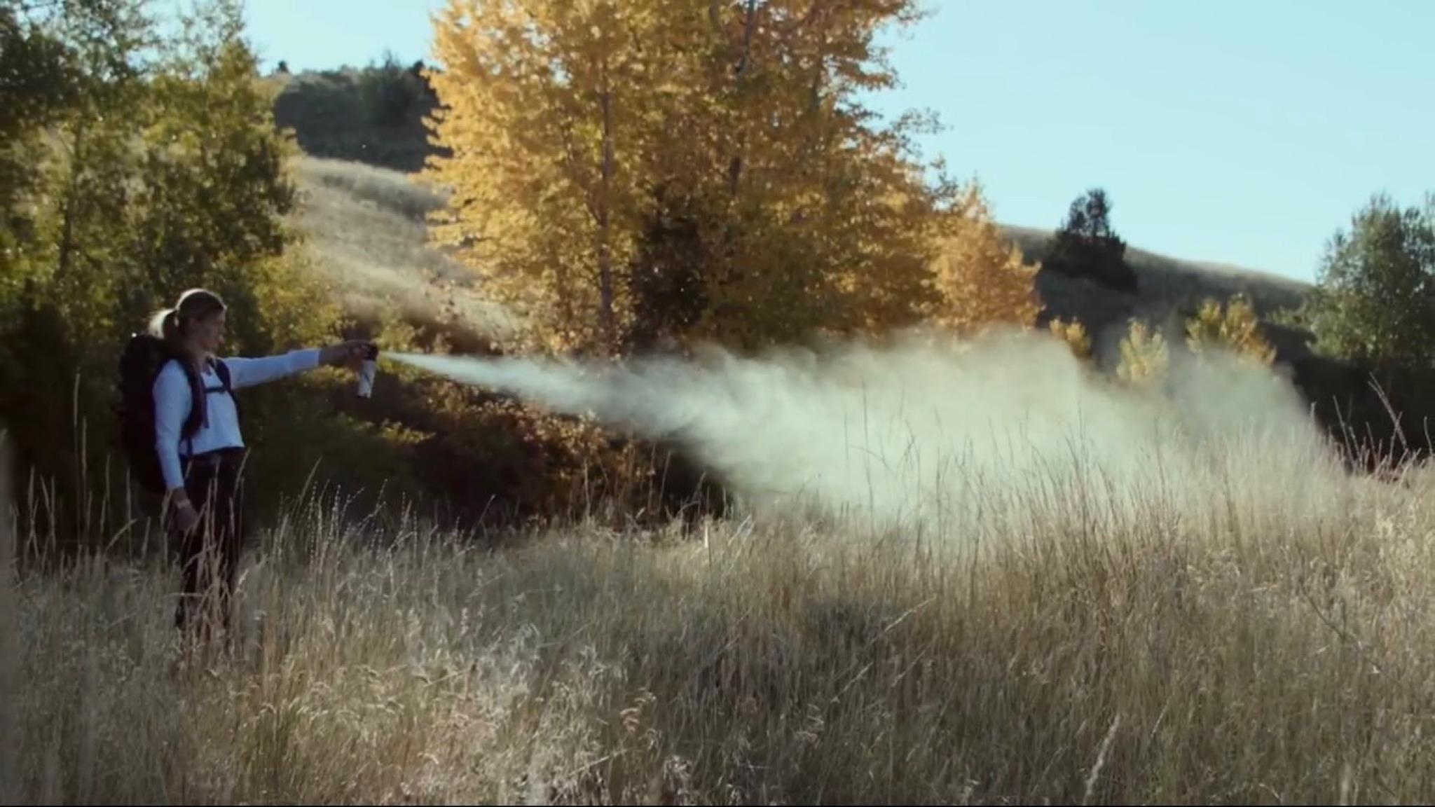 ご利用にあたり、下記の点にご注意ください。 ・危険が伴わない状況でのご使用は、大変危険ですので絶対に使用しないでください。 ・お子様が手に取られないよう、保護者の方が十分にご注意ください。 ・ご使用の際は、風向きに注意し、噴射方向を誤らないようにしてください。 ・万一の際は、スタッフまたは管理者へ速やかにご連絡ください。