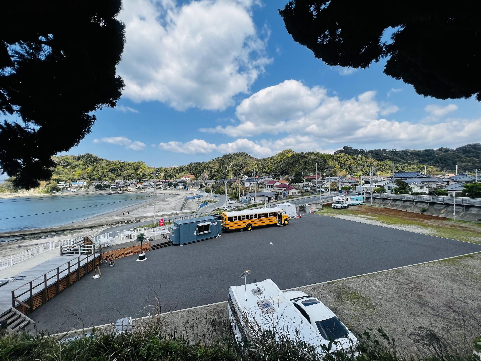 丘の上からの全景