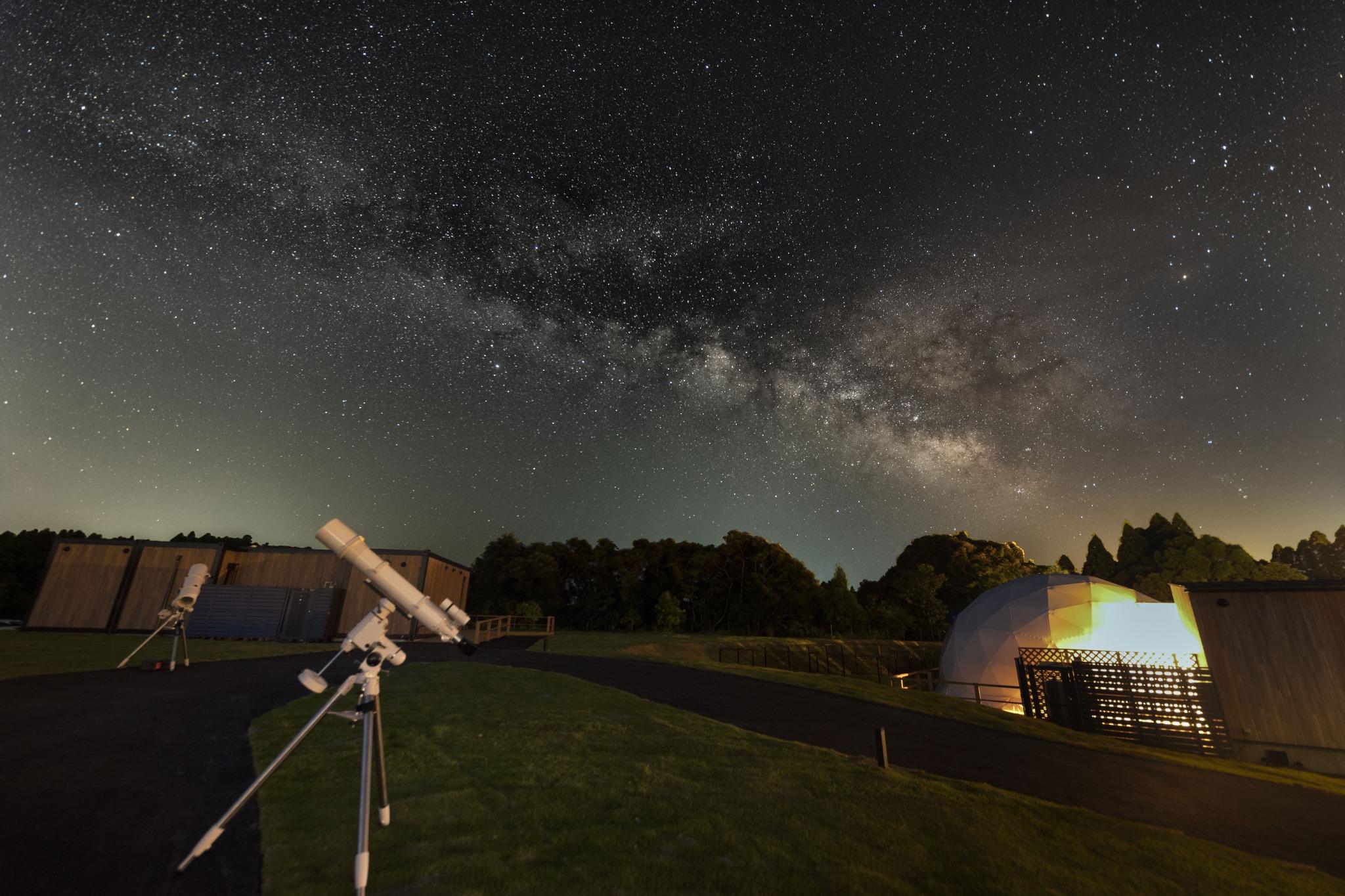 SOLASからの星空：天の川とグランピングエリア