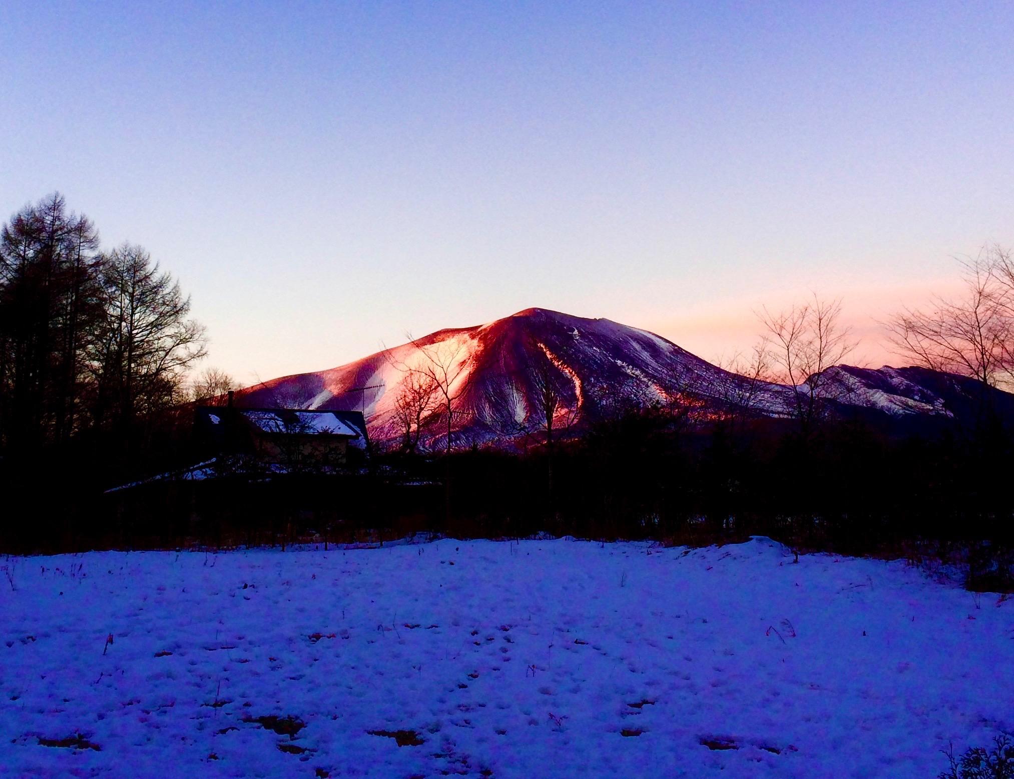 キャバノンから浅間山の朝焼け(赤浅間)を拝む