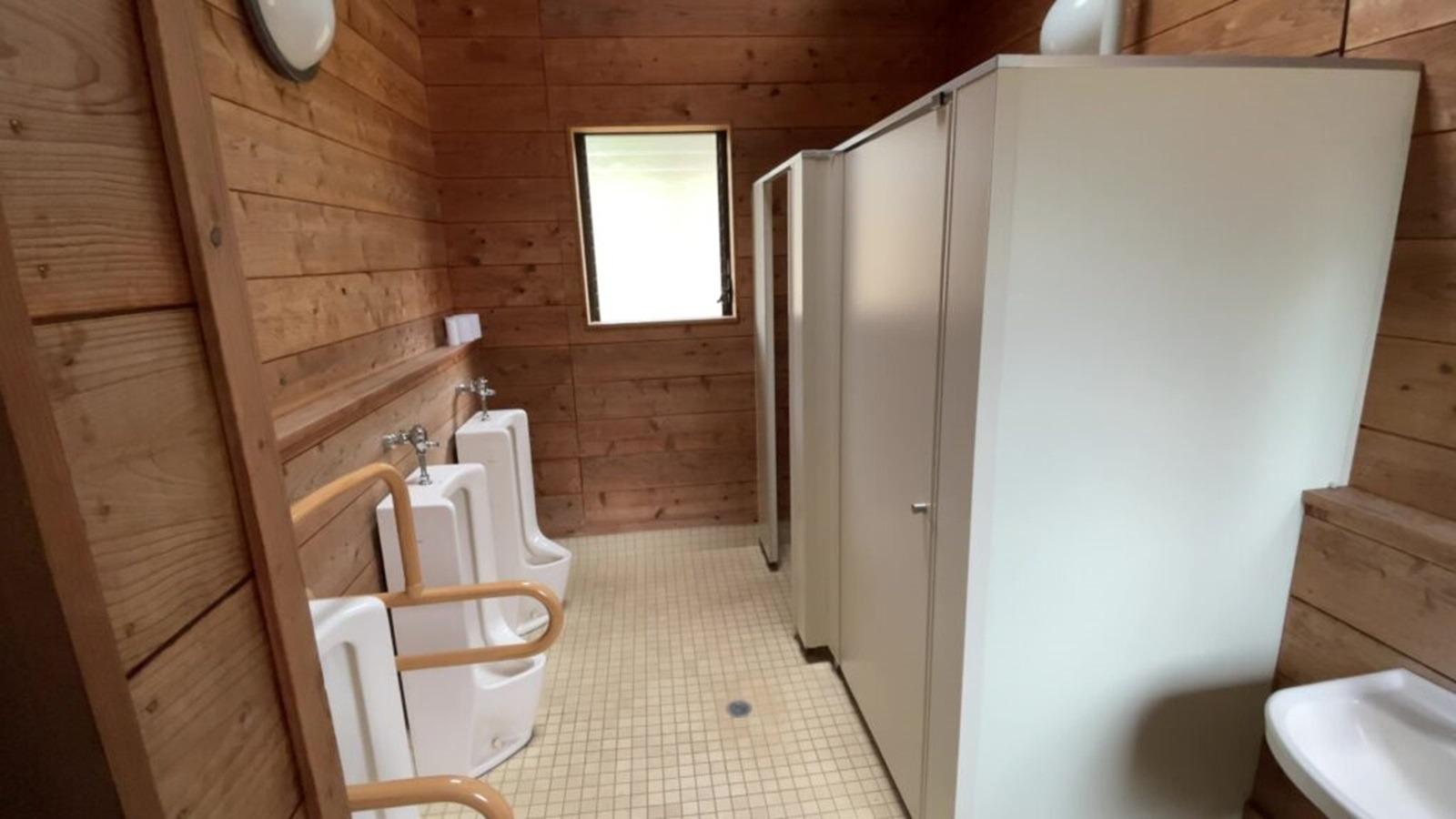 トイレ内観