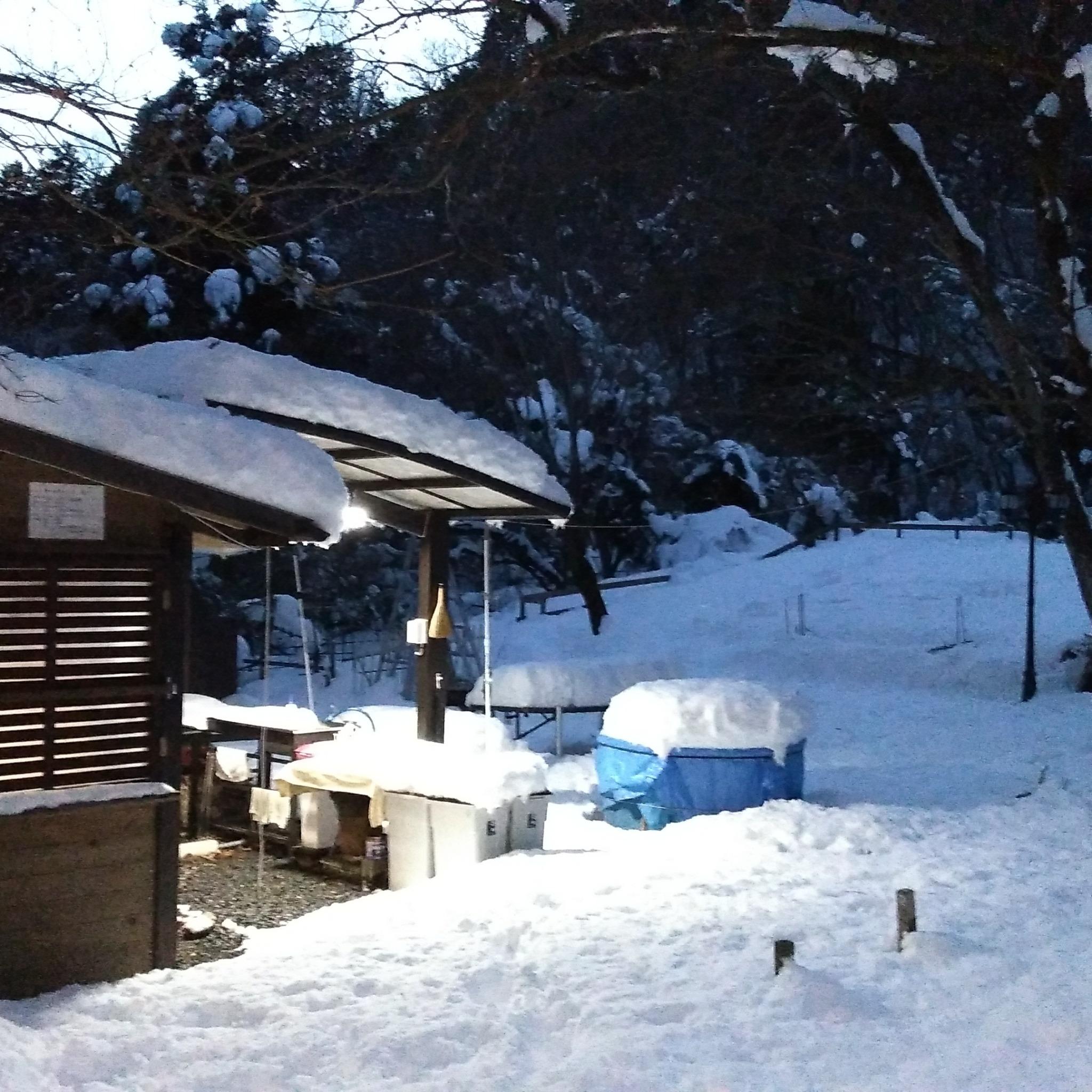 雪のキャンプ場