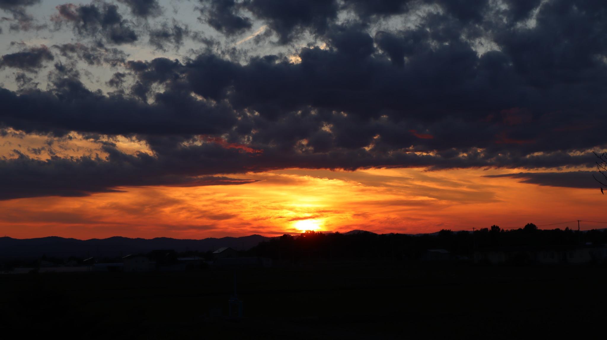 校庭から見える夕日は絶景です！