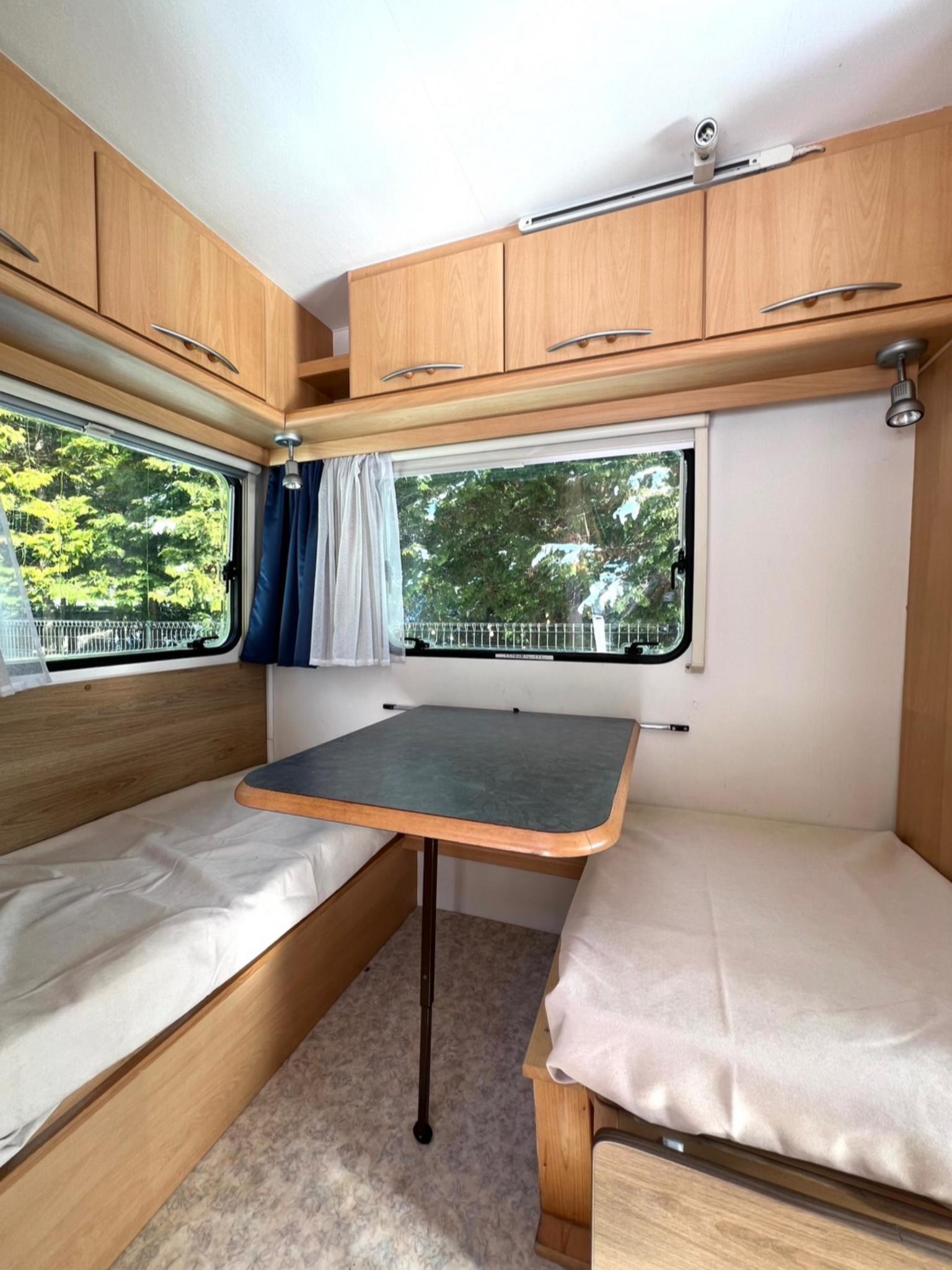 リビングスタイルのドッグラン内トレーラー ※土足禁止