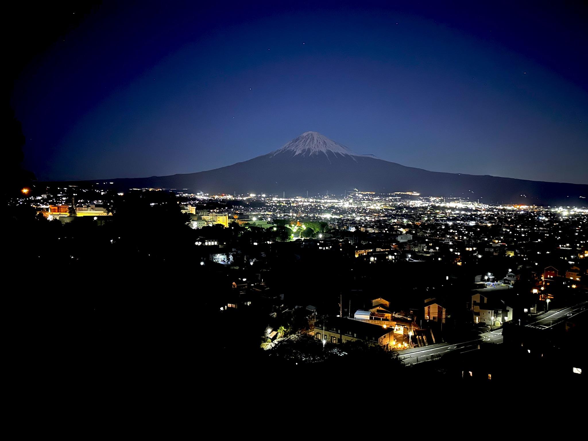 富士山と夜景のキャンプ場