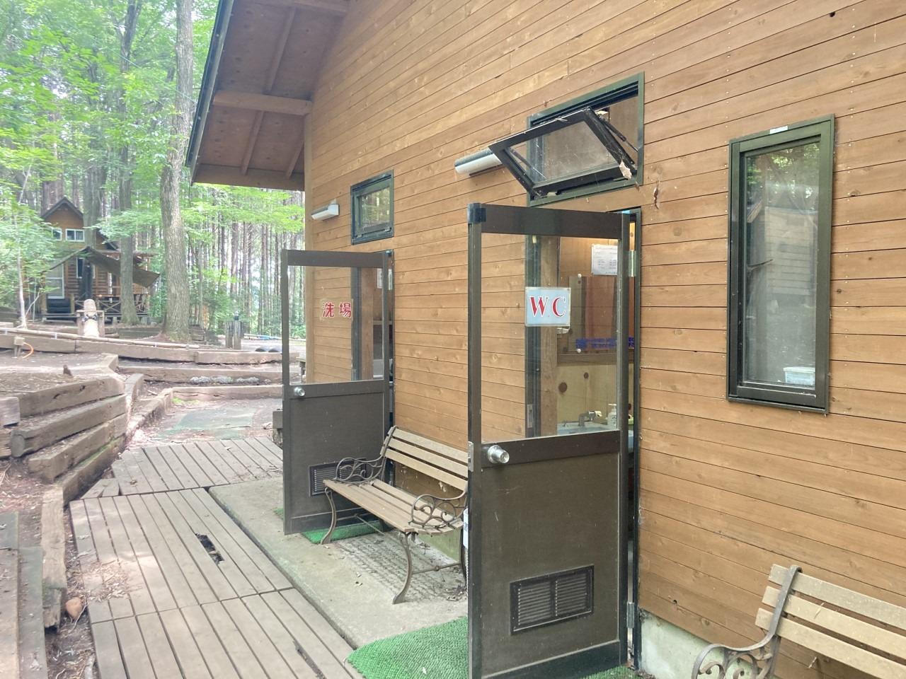 ​男女共用トイレと、女性専用トイレがございます