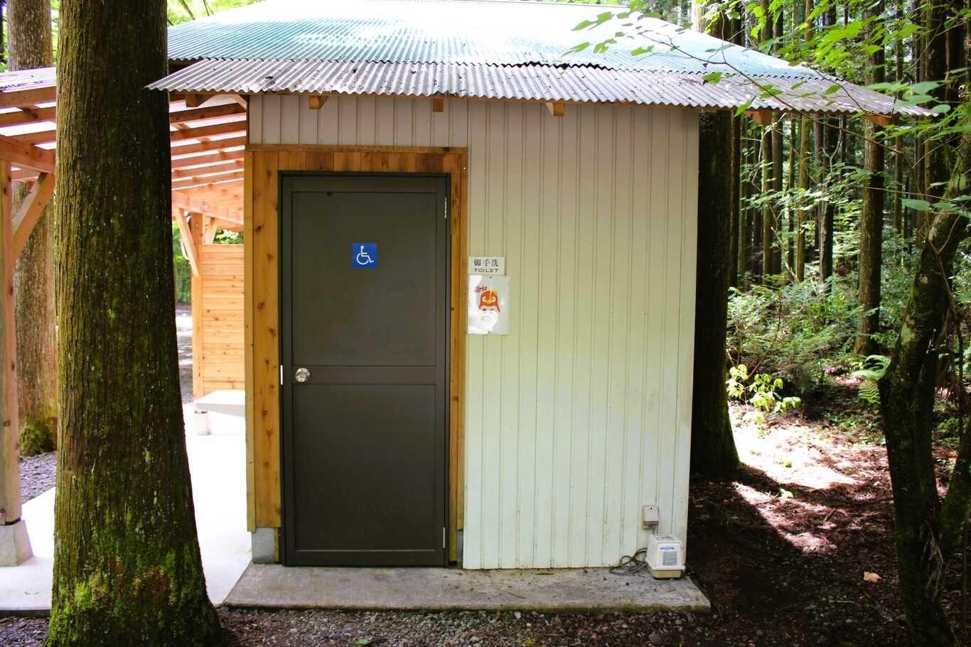 リニューアルしたトイレ①　バリアフリー対応個室