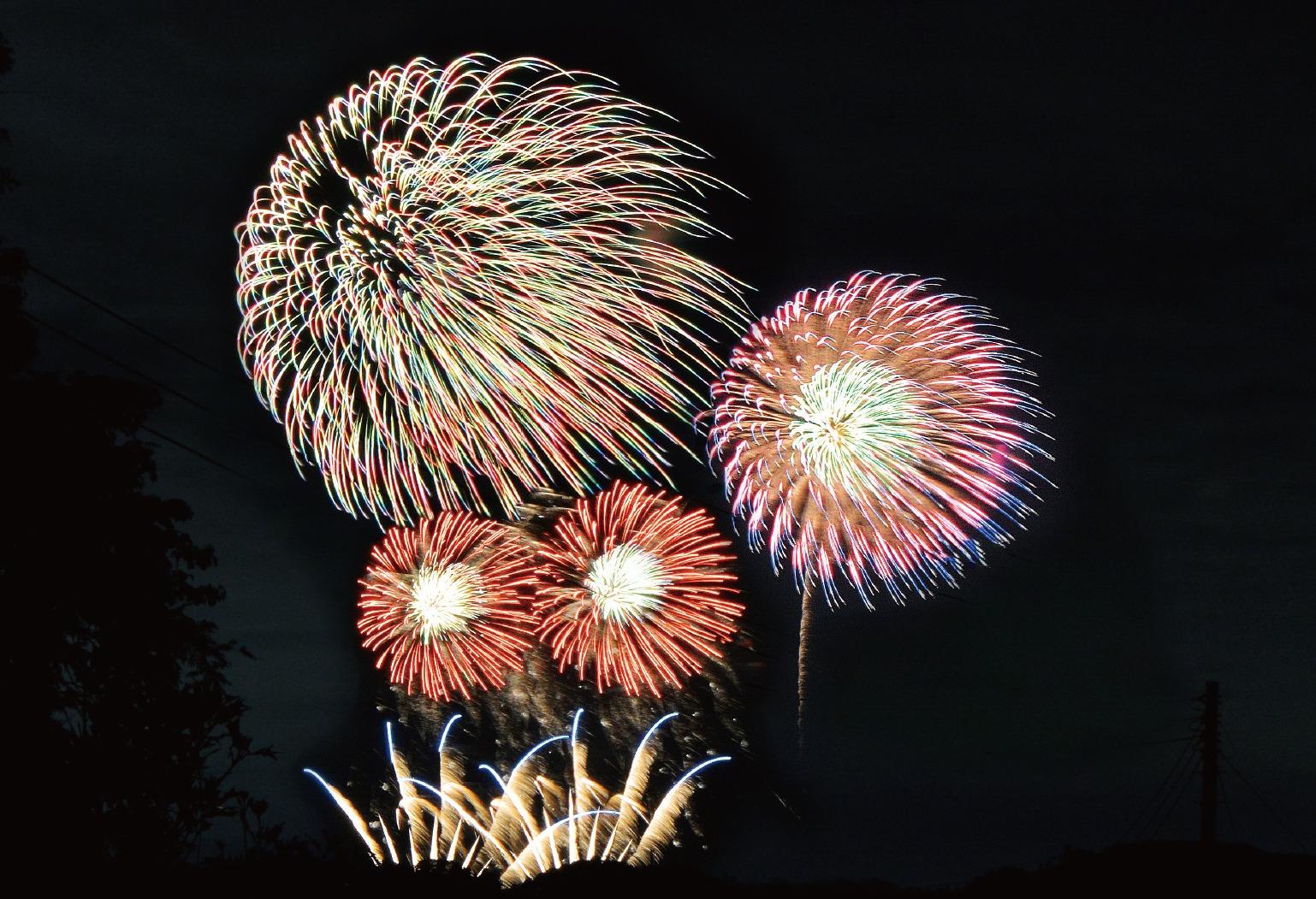 毎年目の前で花火大会開催されます。ピッコロキャンプ場目の前が鹿沼市花火大会会場です。今年は６月１日土曜日に開催されます。貸切りでの花火大会をお楽しみ下さい。