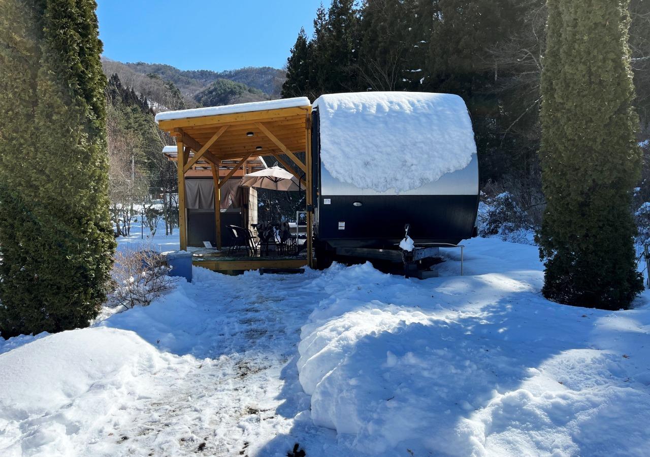 ・【トレーラー】冬のトレーラーハウス。ウィンタースポーツのあとにぜひご利用ください♪