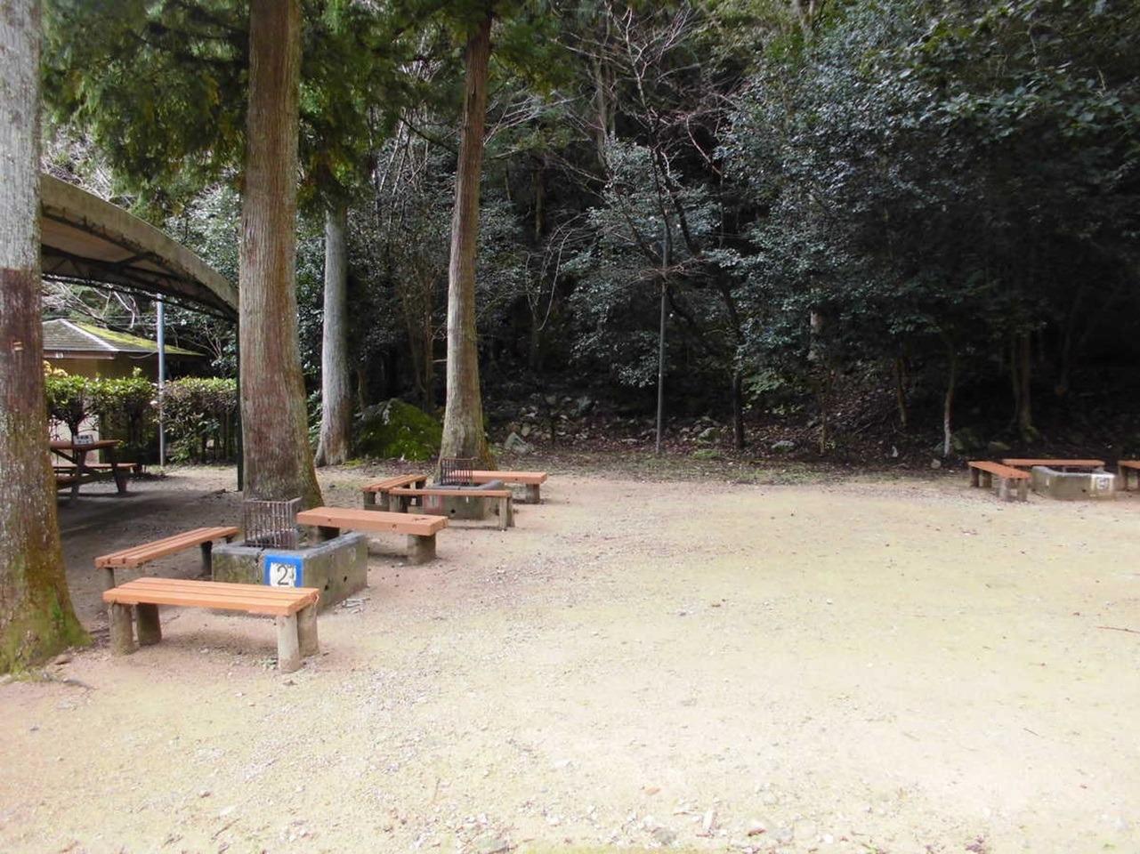 各区画にかまどとベンチがついています。
