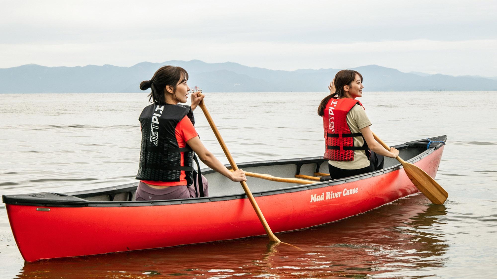 ・【カヌー】広大な琵琶湖をカヌーで進む。澄んだ水の綺麗さに感動します